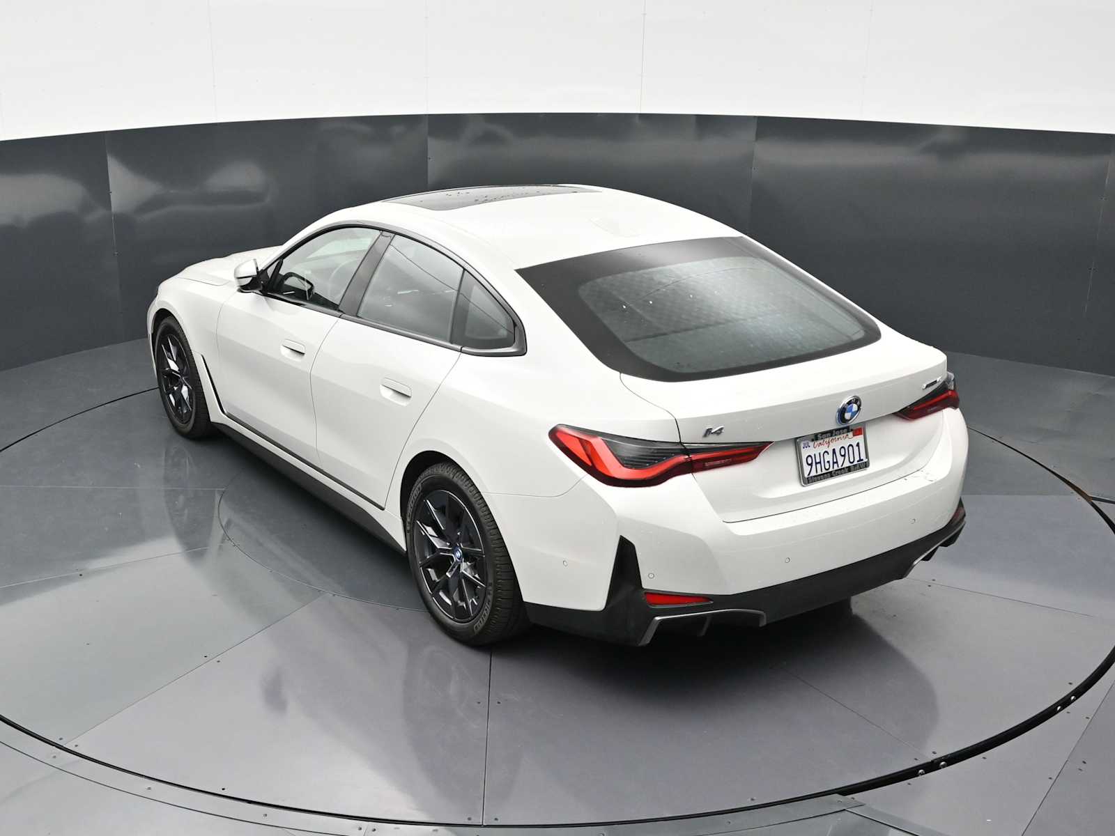 Thumbnail: 2023 BMW i4 - 15