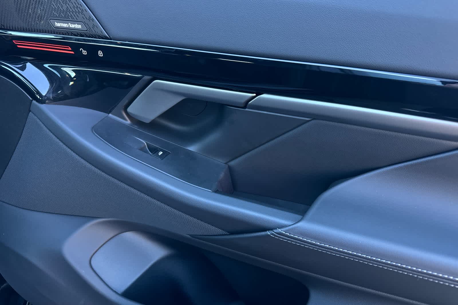 Thumbnail: 2025 BMW 5 Series - 17