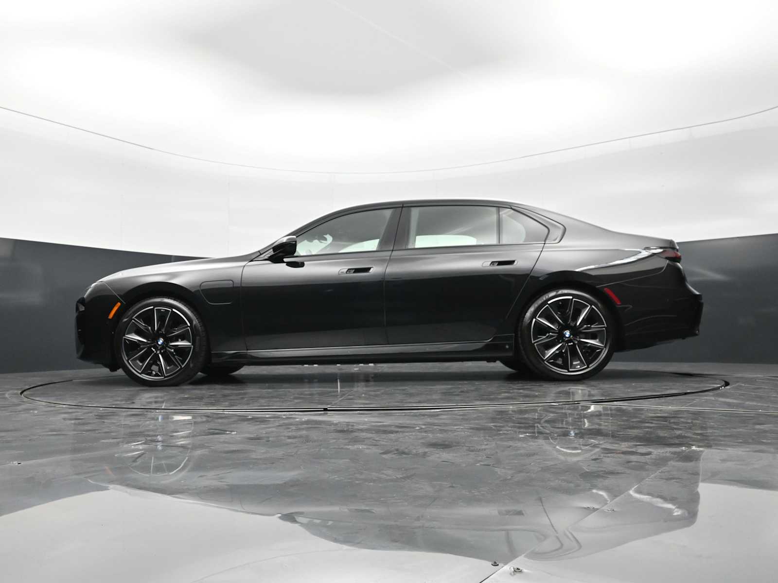 Thumbnail: 2026 BMW 7 Series - 32