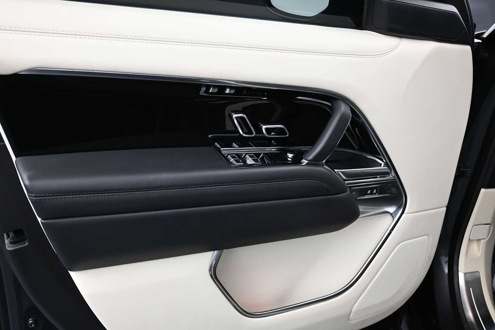 2023 Land Rover Range Rover SE - Photo 9