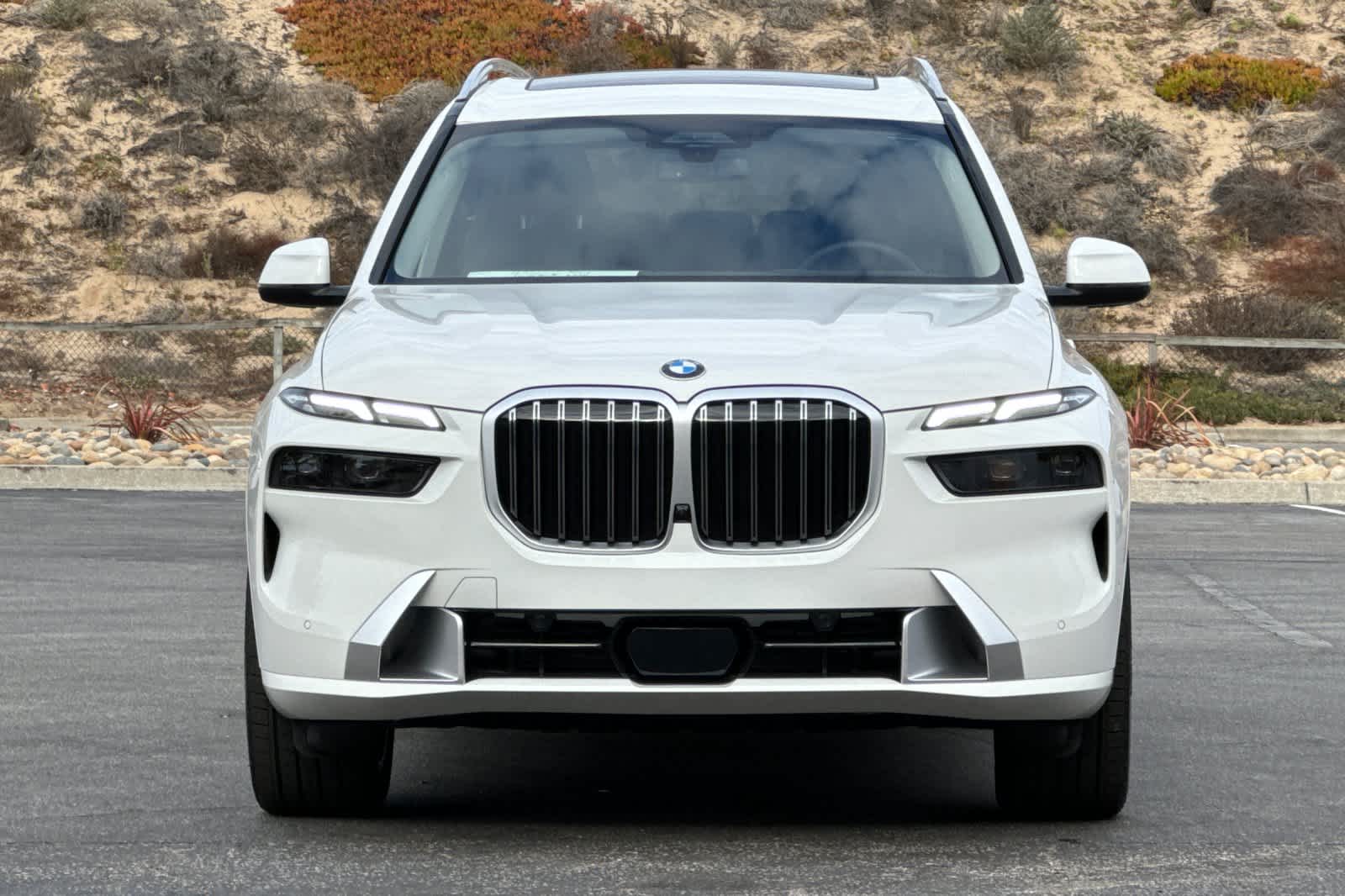 Thumbnail: 2026 BMW X7 - 10