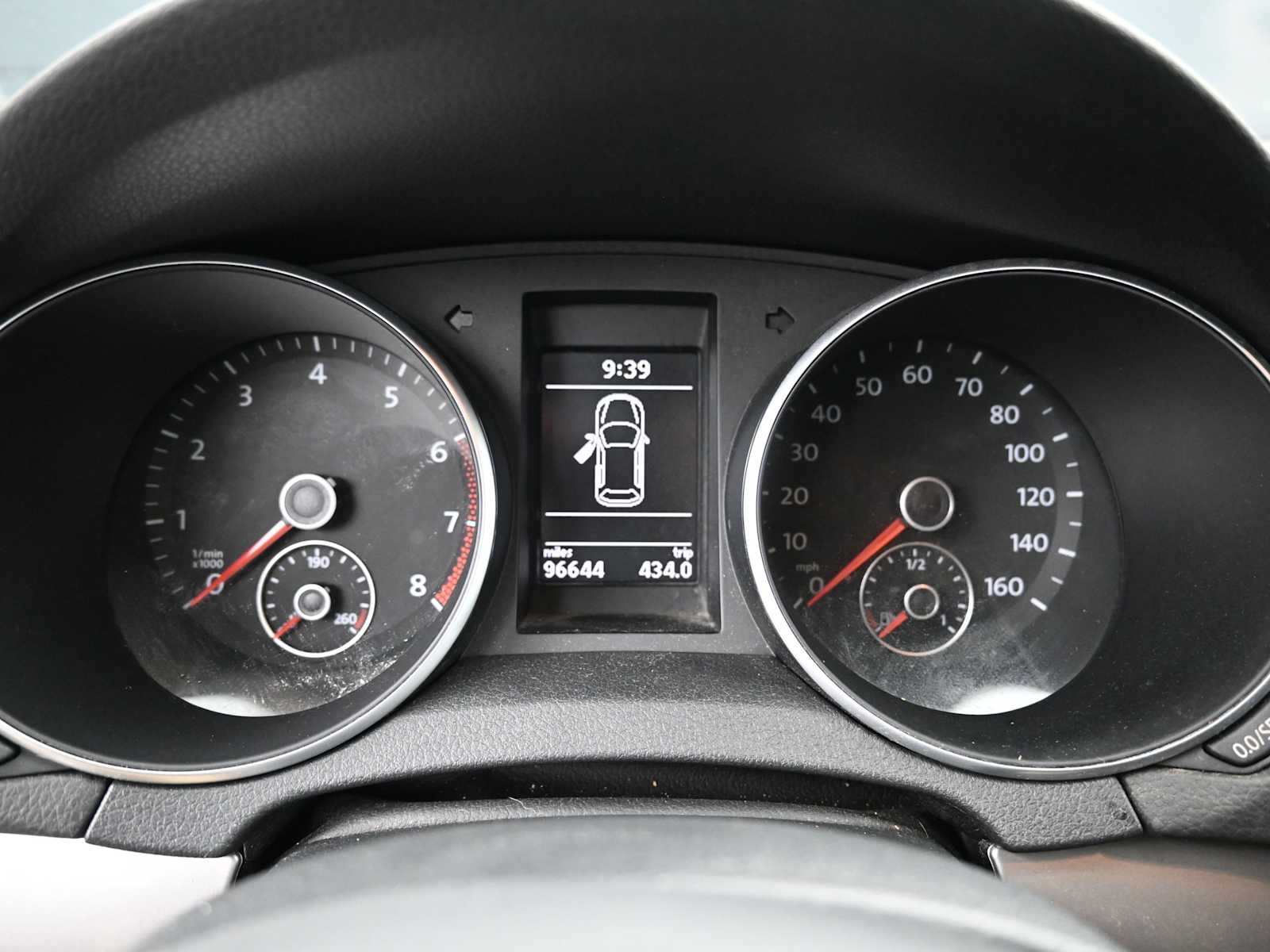 Thumbnail: 2010 Volkswagen Golf - 10