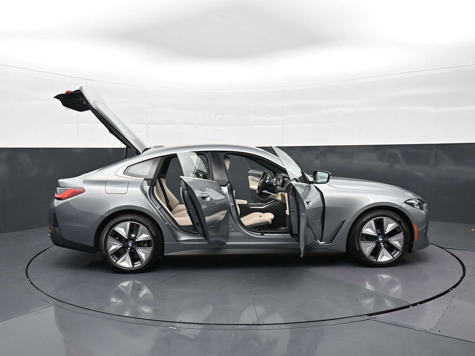 Thumbnail: 2026 BMW i4 - 35