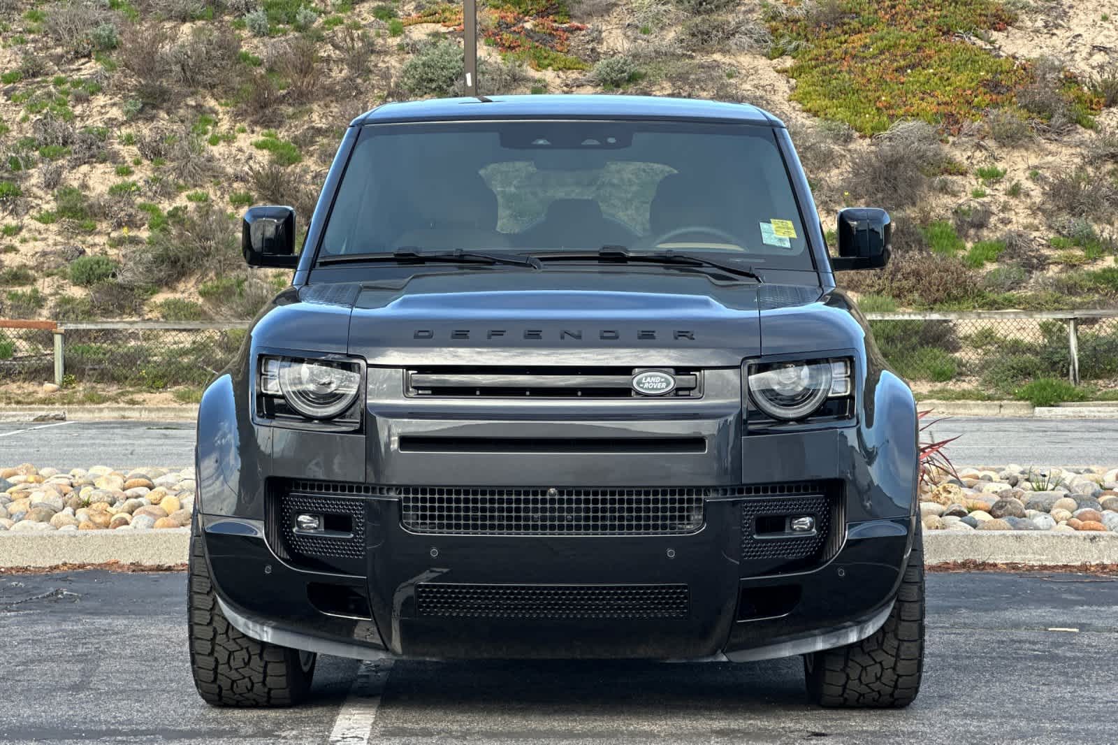 Thumbnail: 2025 Land Rover Defender - 10