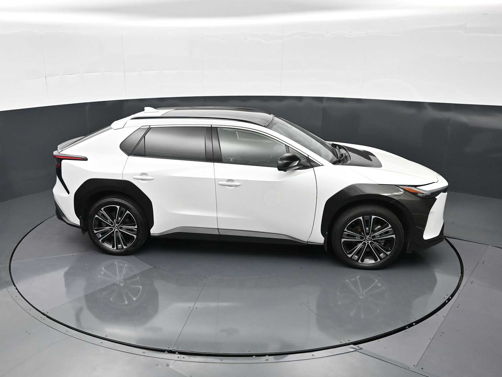 2023 Toyota bZ4X Limited - Photo 23