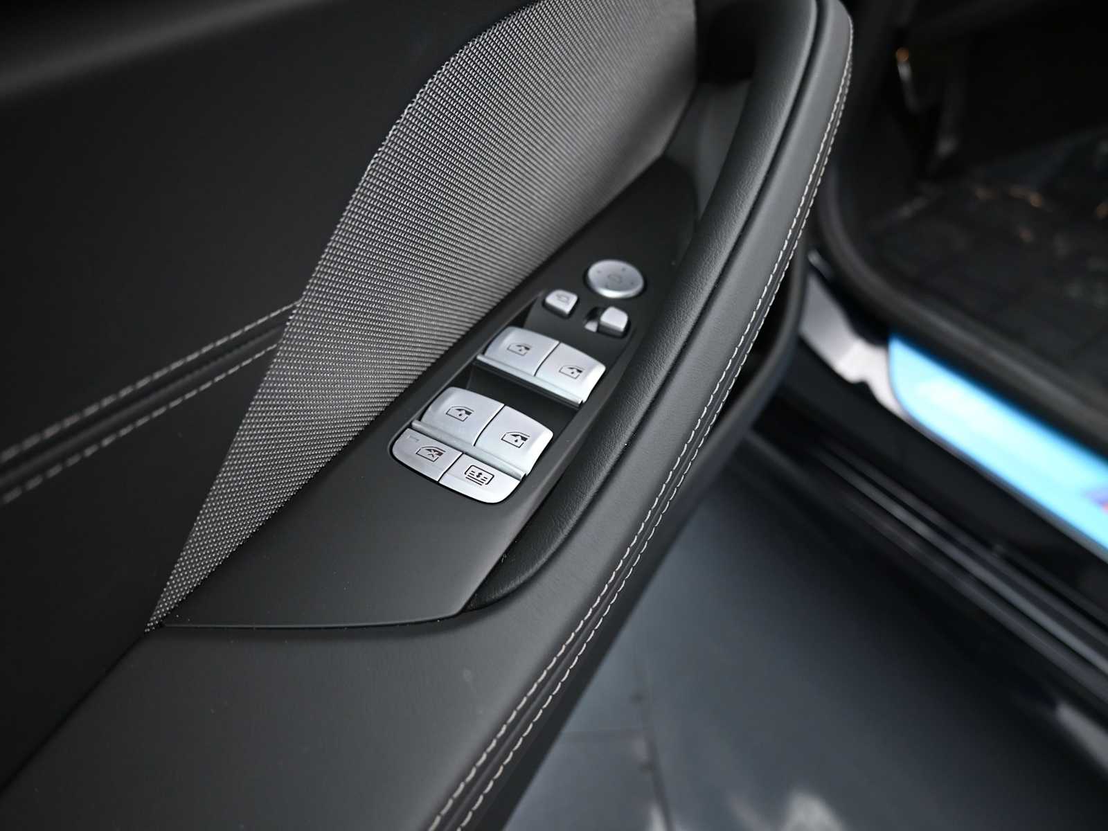 2026 BMW 8 Series 840i - Photo 9