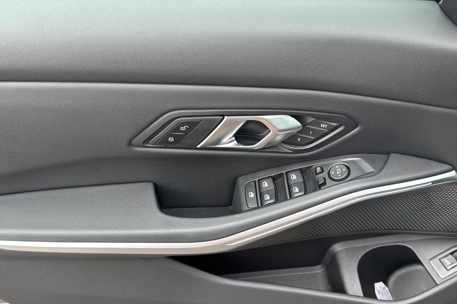 2024 BMW 3 Series 330i 12