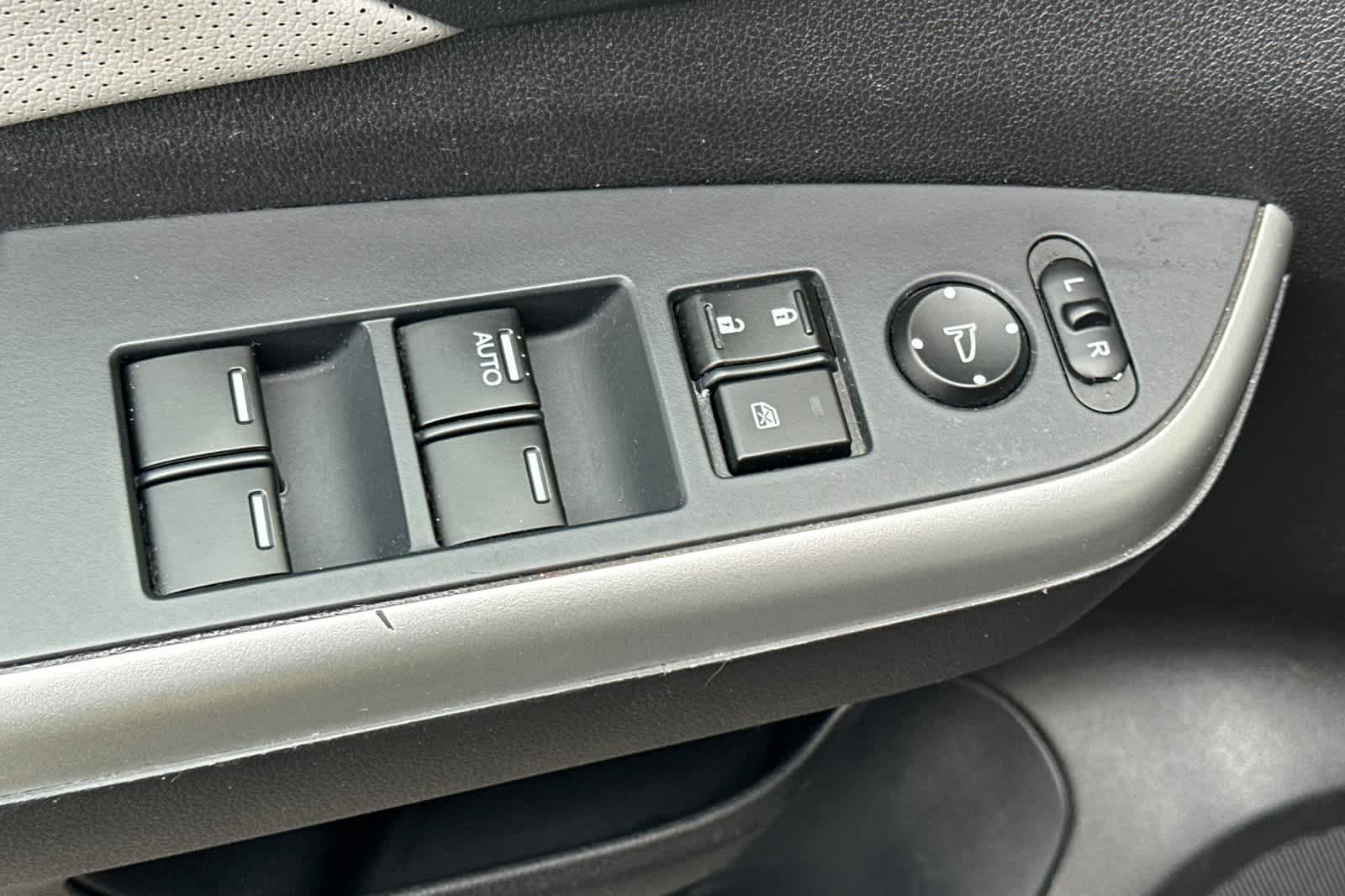 Thumbnail: 2016 Honda CR-V - 13