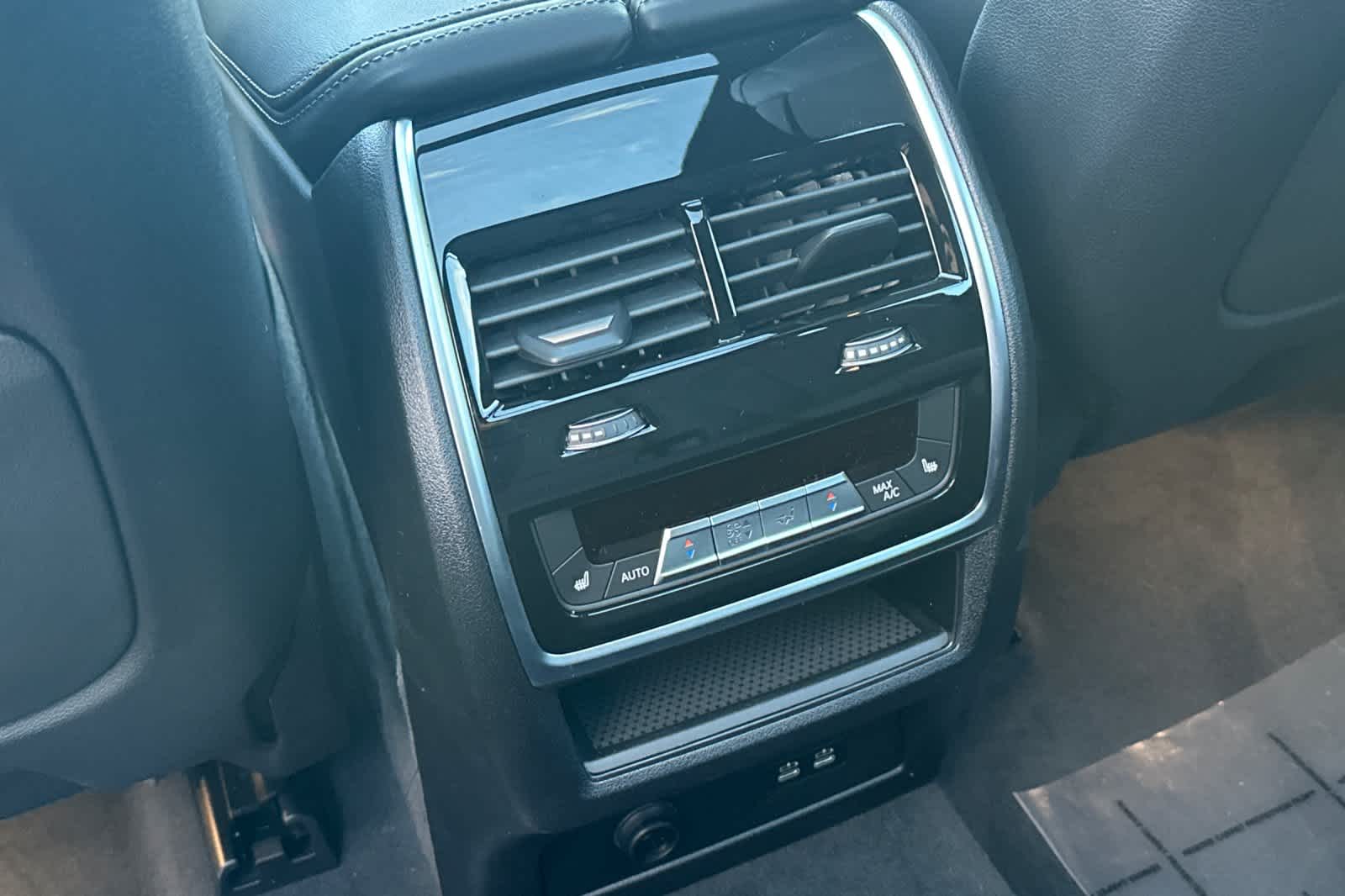 Thumbnail: 2026 BMW X7 - 16