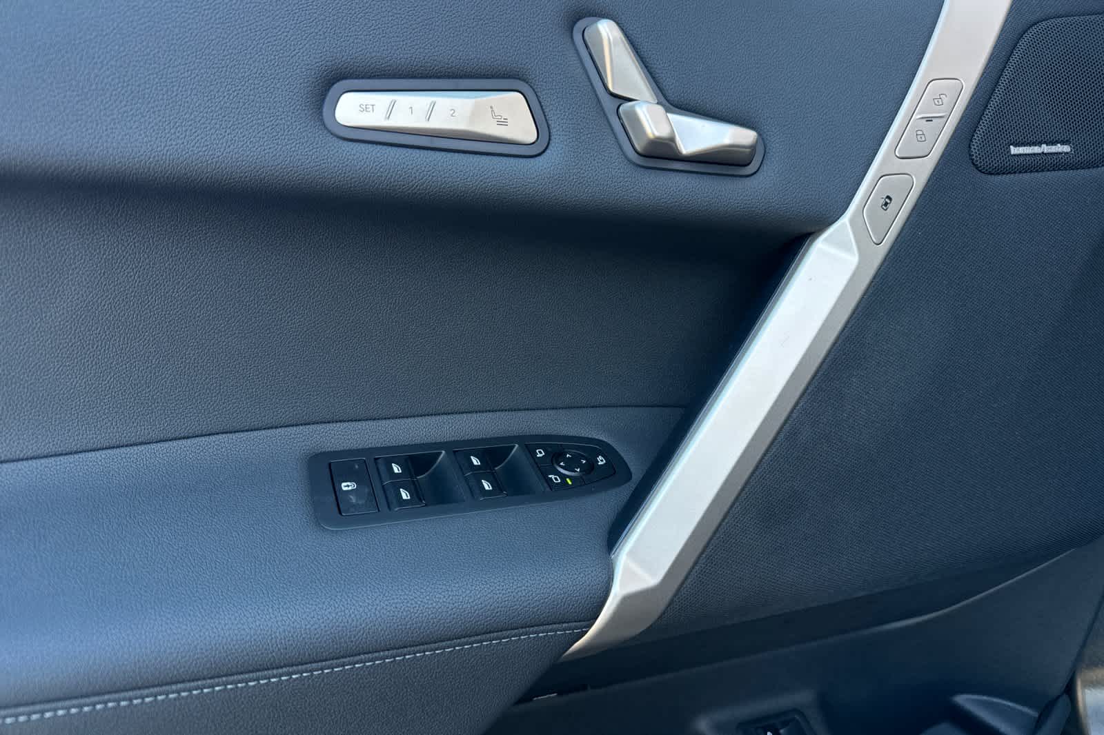 Thumbnail: 2025 BMW iX - 14