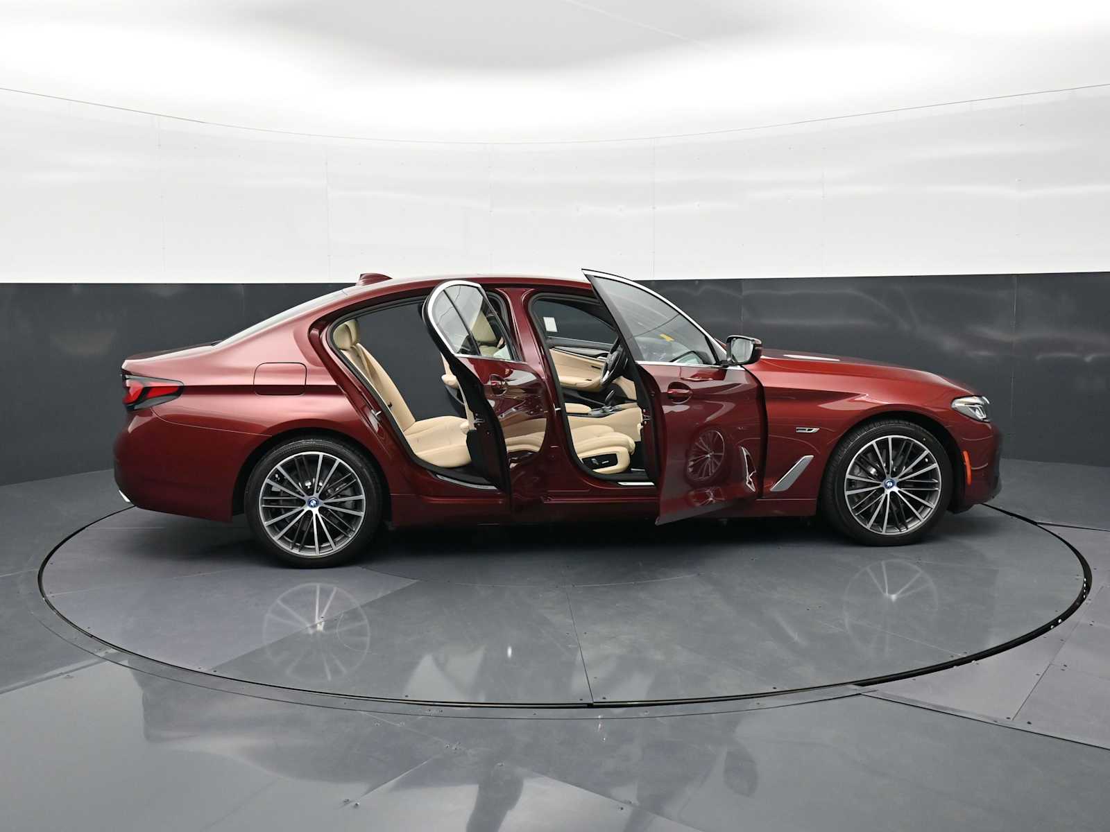 Thumbnail: 2023 BMW 5 Series - 33