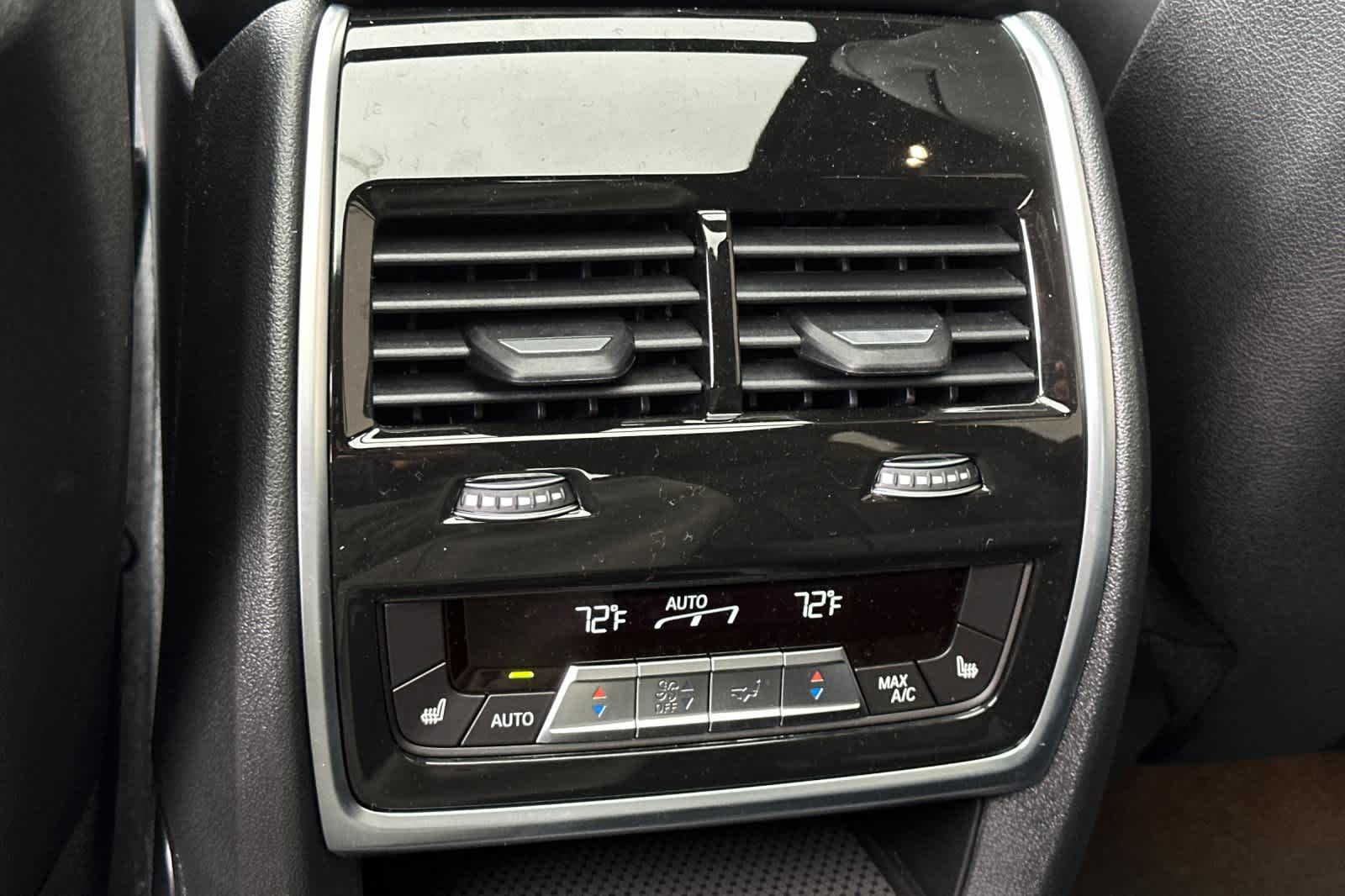 Thumbnail: 2025 BMW X7 - 16