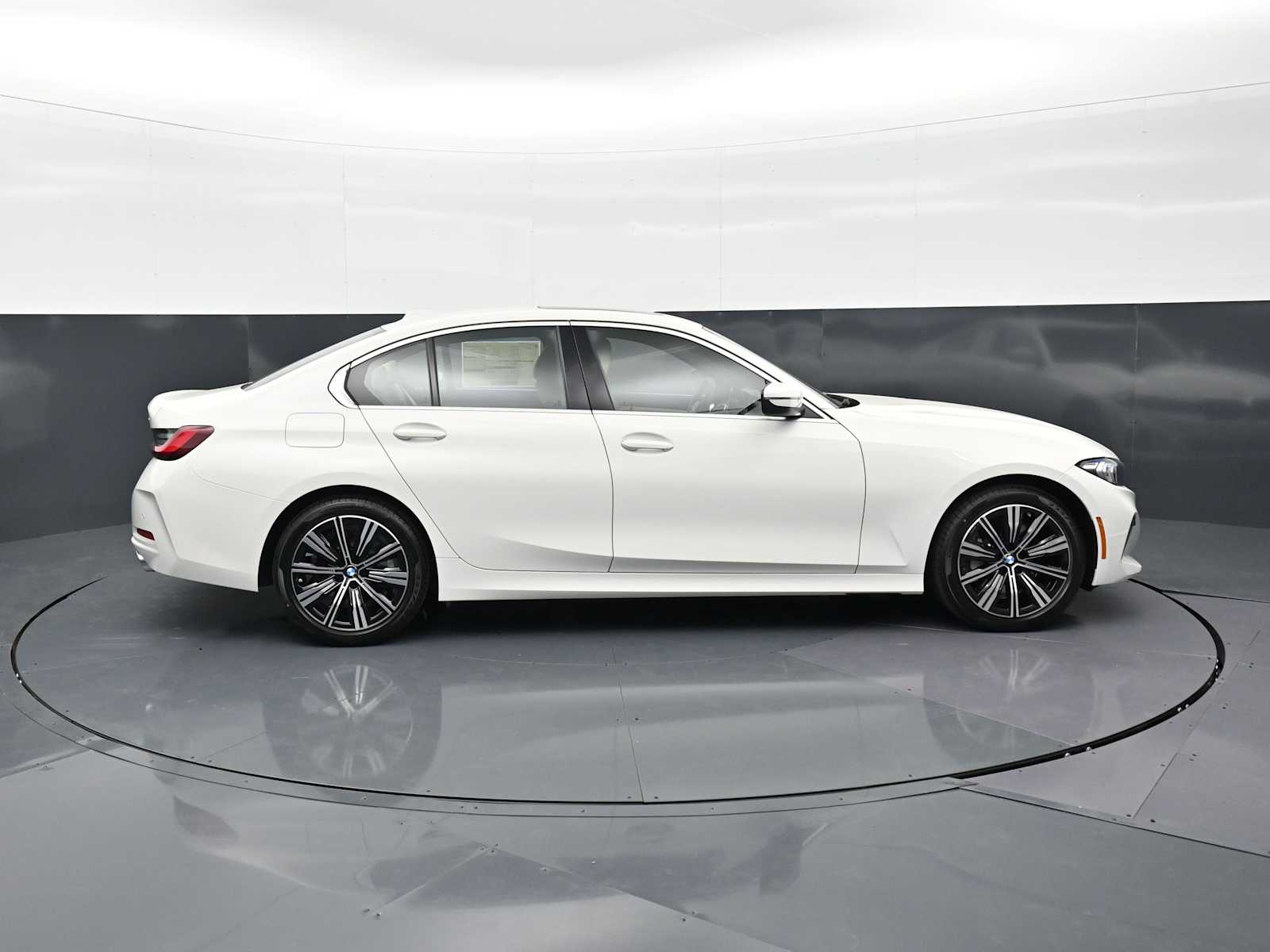 Thumbnail: 2026 BMW 3 Series - 4