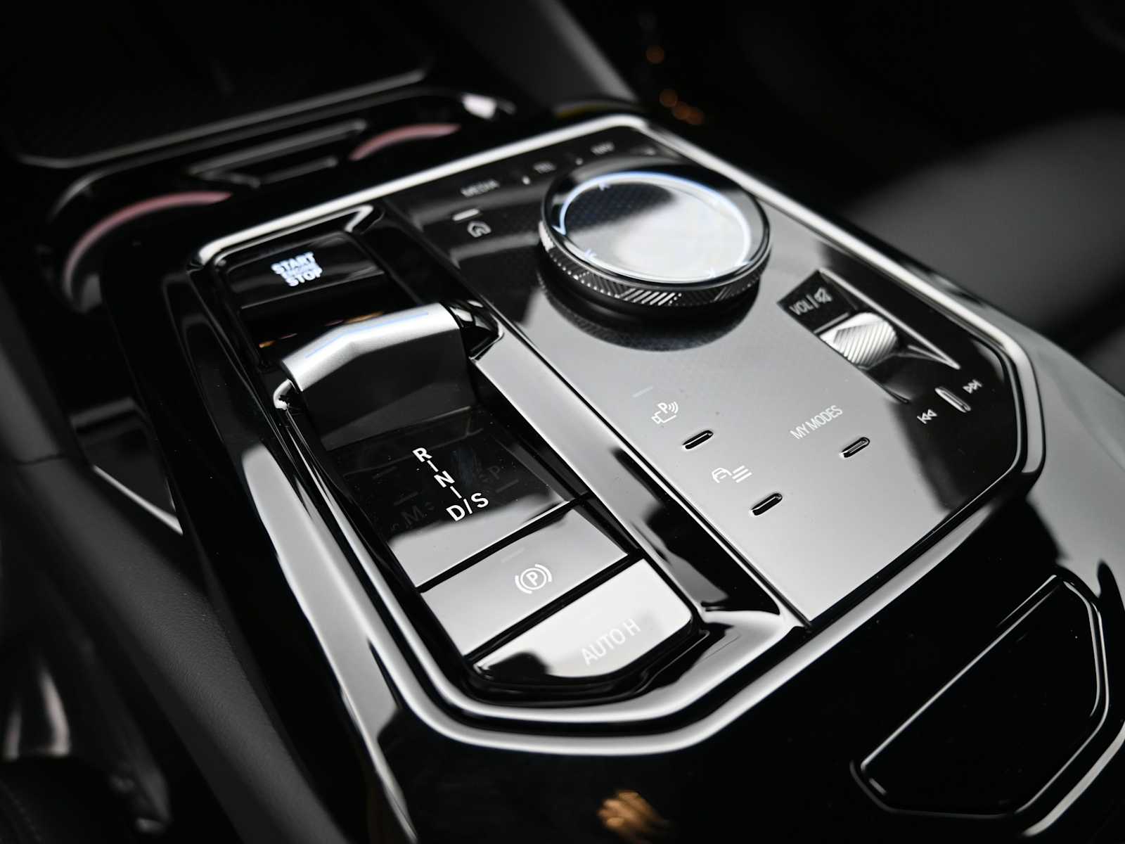 Thumbnail: 2026 BMW 5 Series - 12
