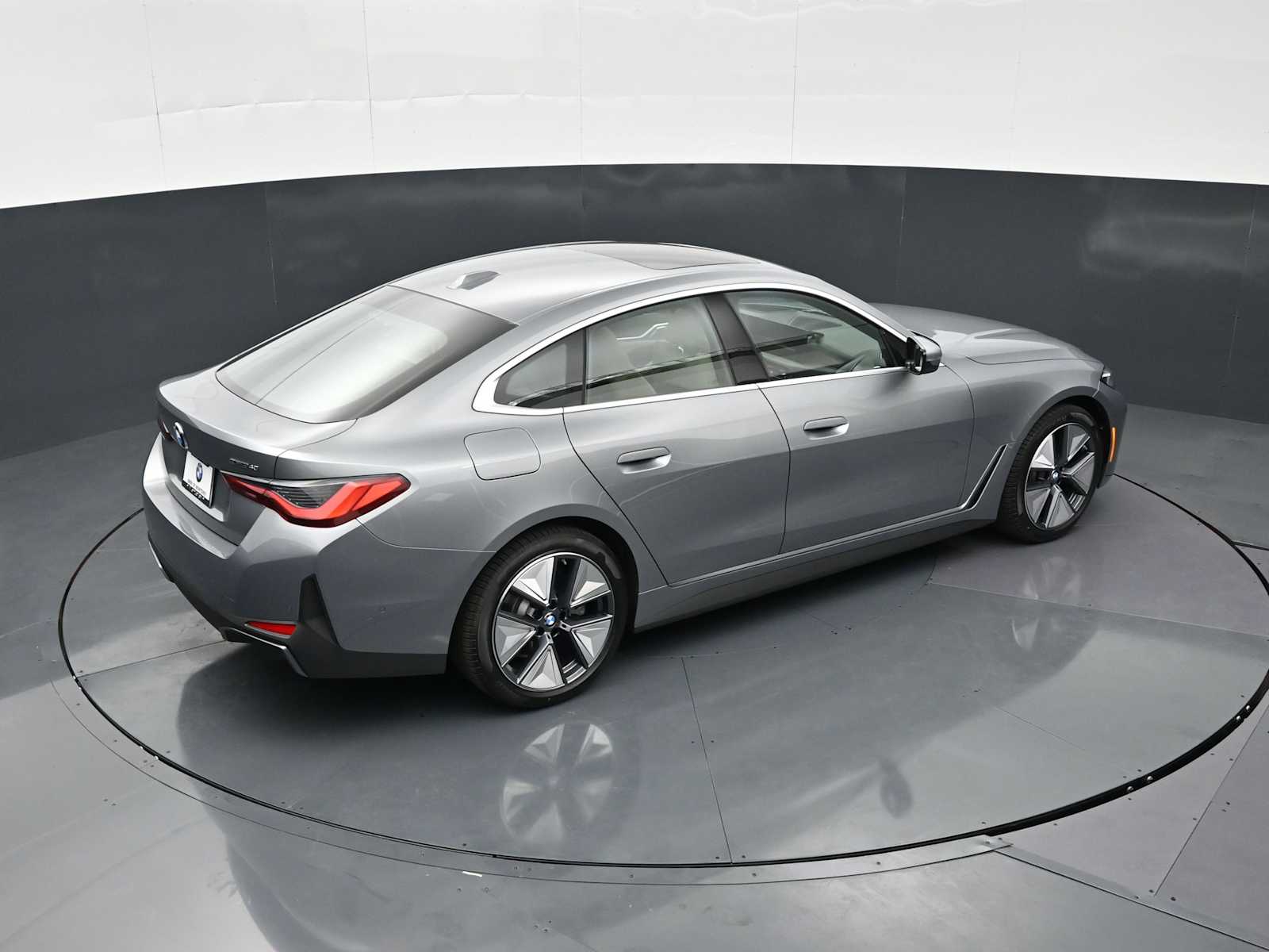 Thumbnail: 2026 BMW i4 - 21