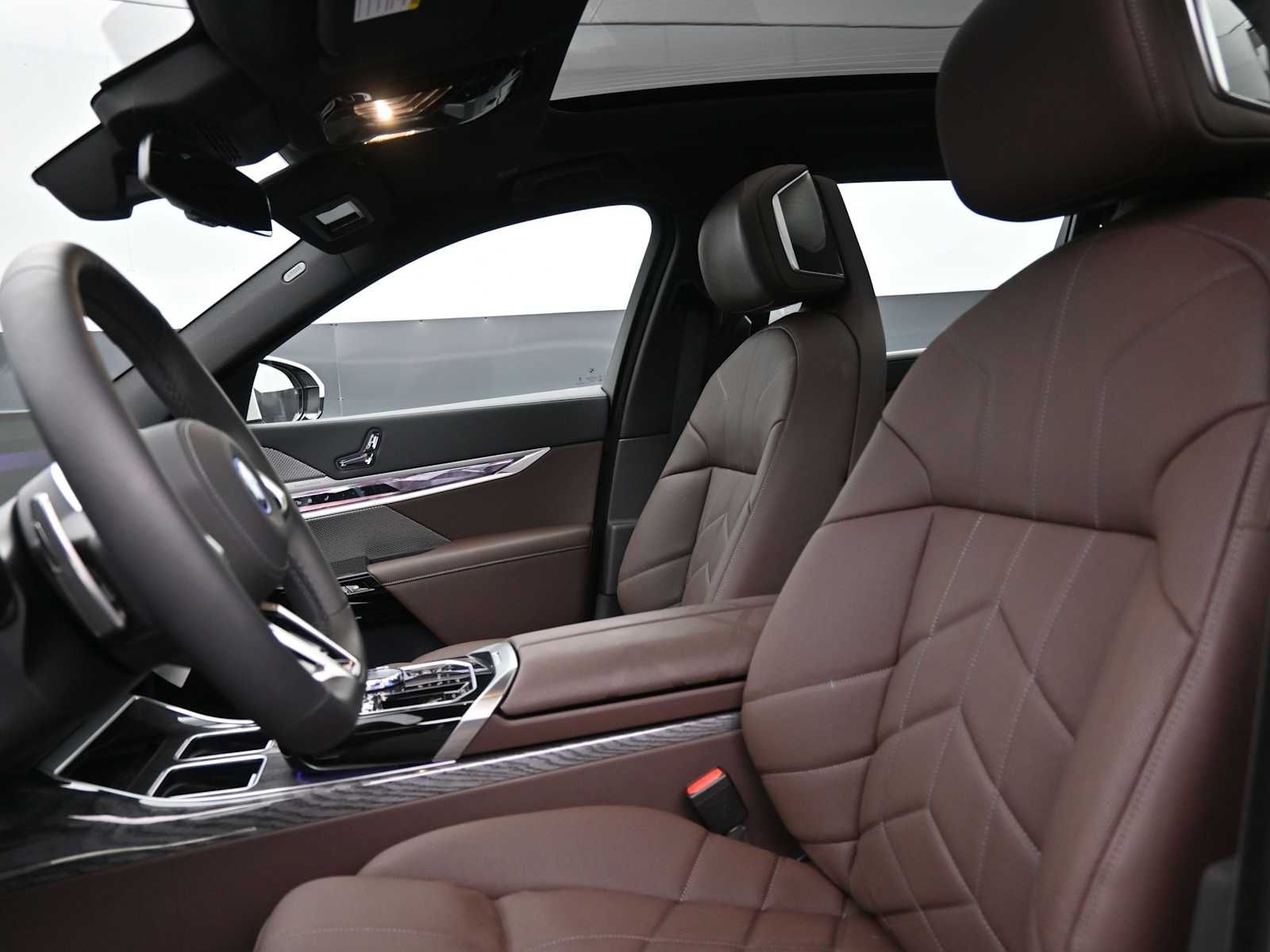 Thumbnail: 2025 BMW 7 Series - 10