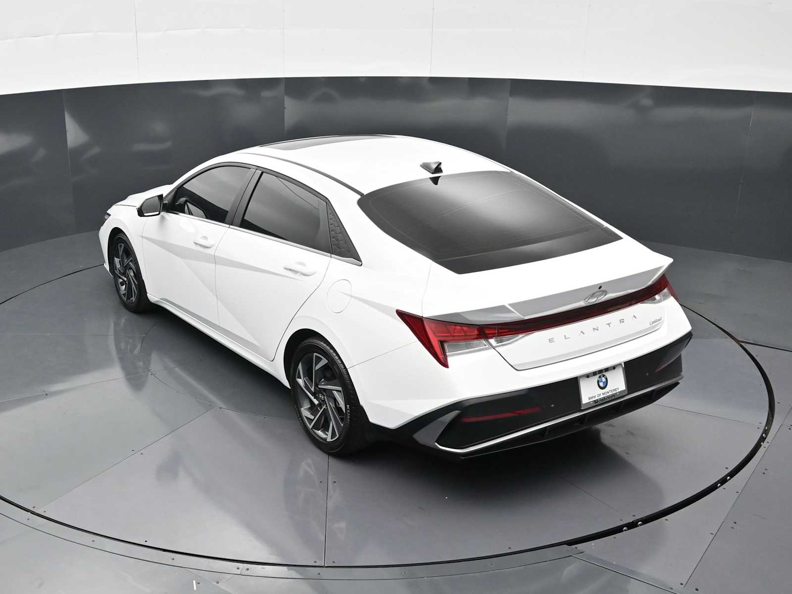 2024 Hyundai Elantra Limited - Photo 23