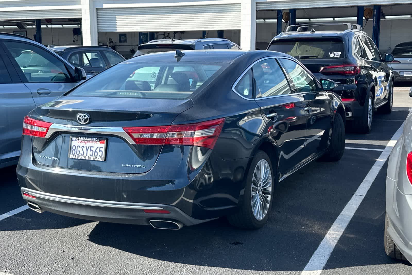 2017 Toyota Avalon Limited photo 2