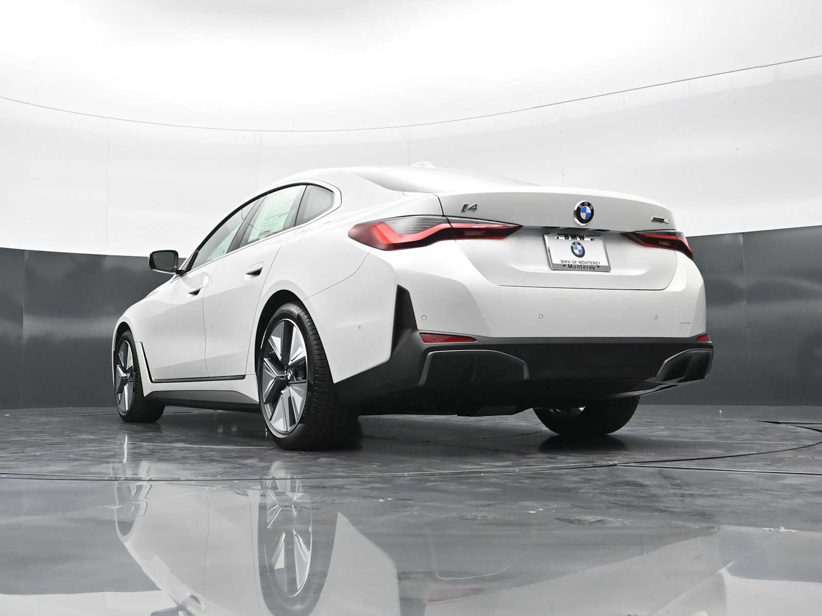 Thumbnail: 2026 BMW i4 - 31
