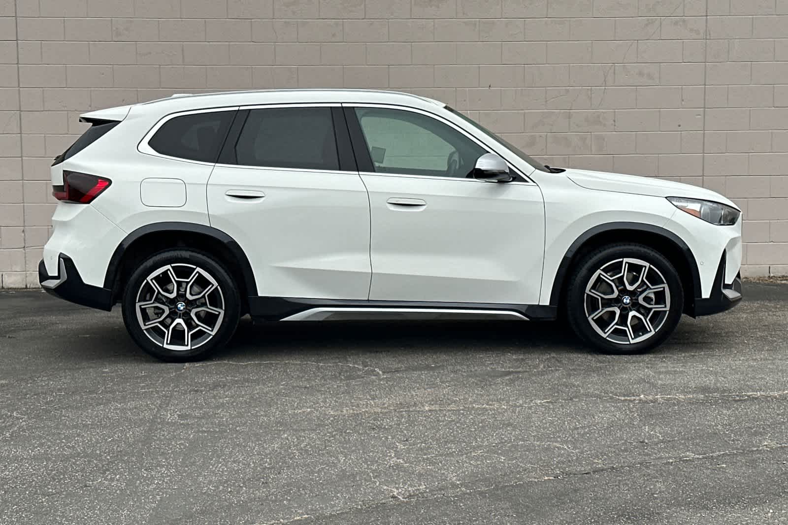 Thumbnail: 2023 BMW X1 - 6