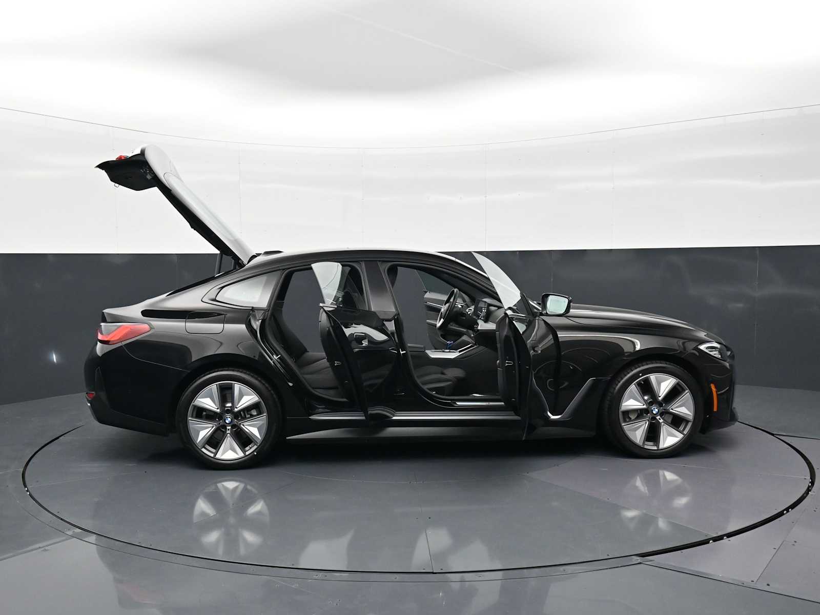 Thumbnail: 2023 BMW i4 - 34