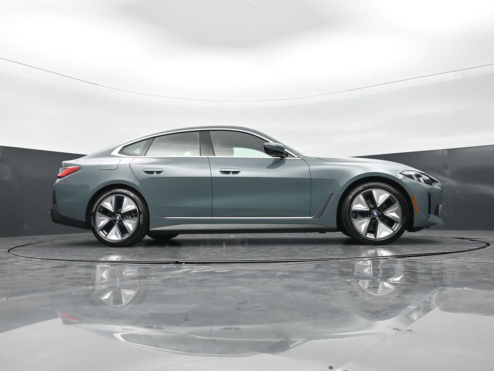 Thumbnail: 2026 BMW i4 - 19