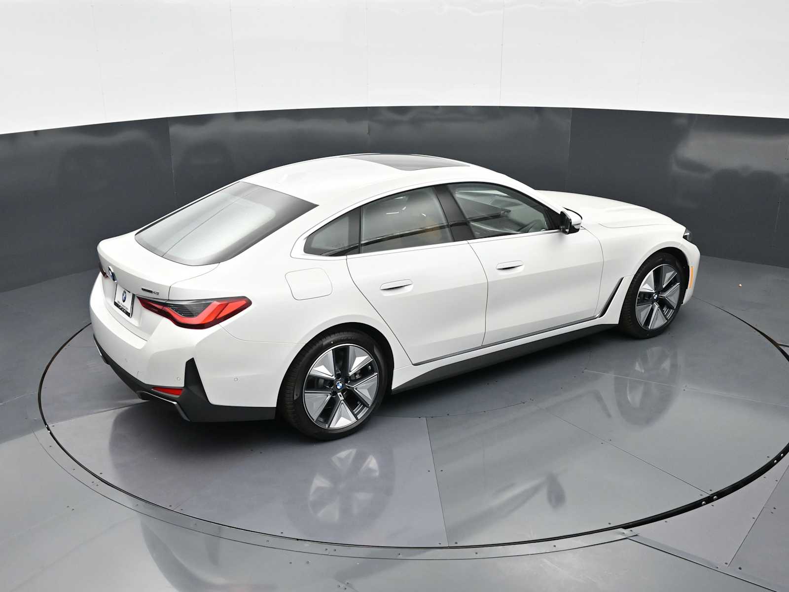 Thumbnail: 2026 BMW i4 - 21