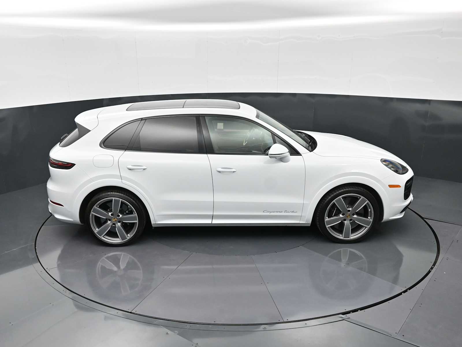 Thumbnail: 2021 Porsche Cayenne - 18