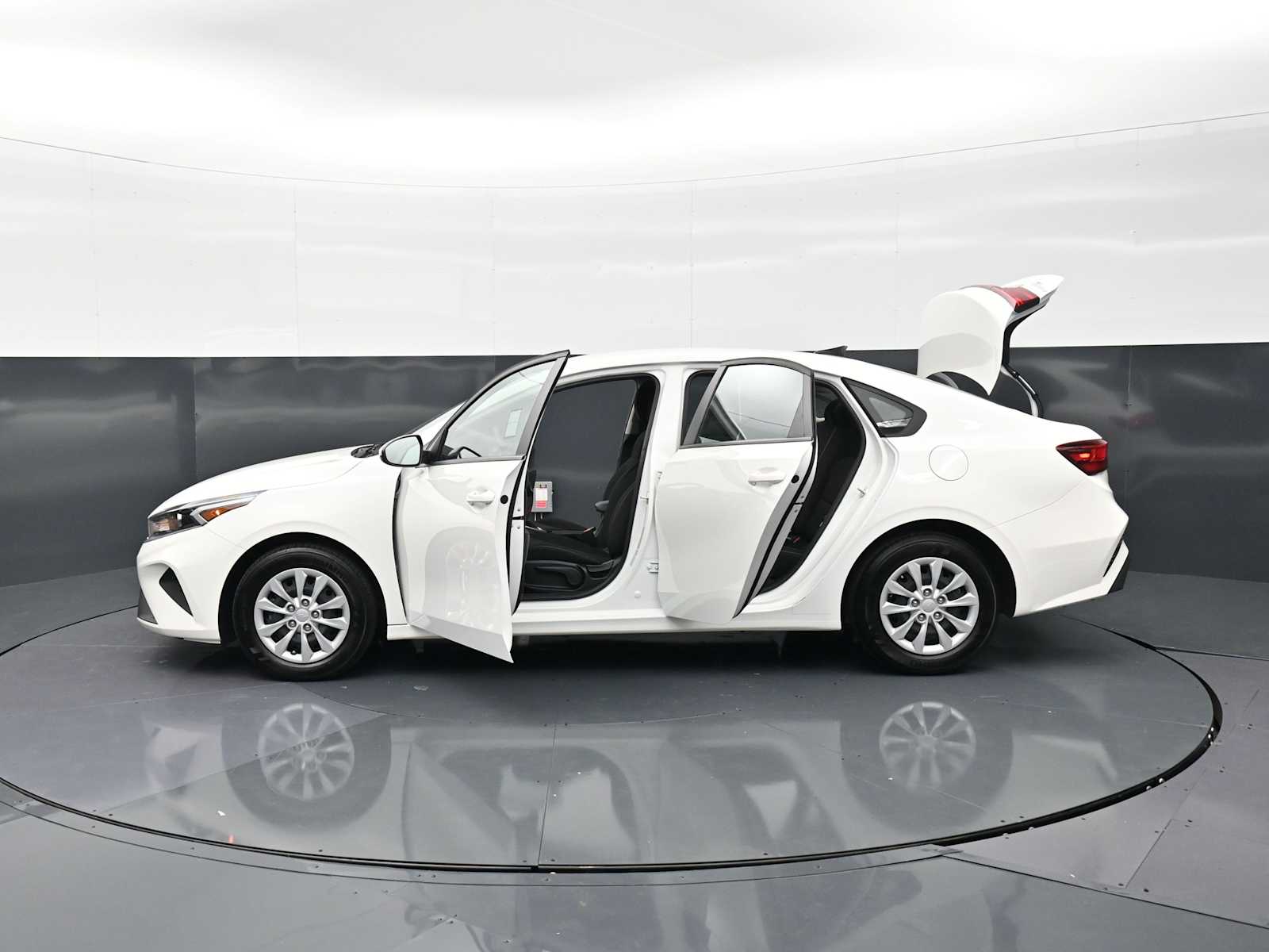 2024 Kia Forte LX - Photo 36