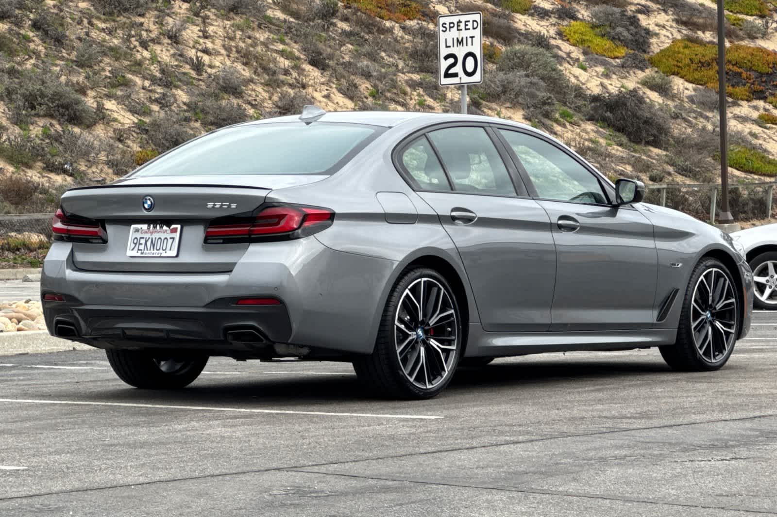 2023 Bmw 530e Sedan photo 2