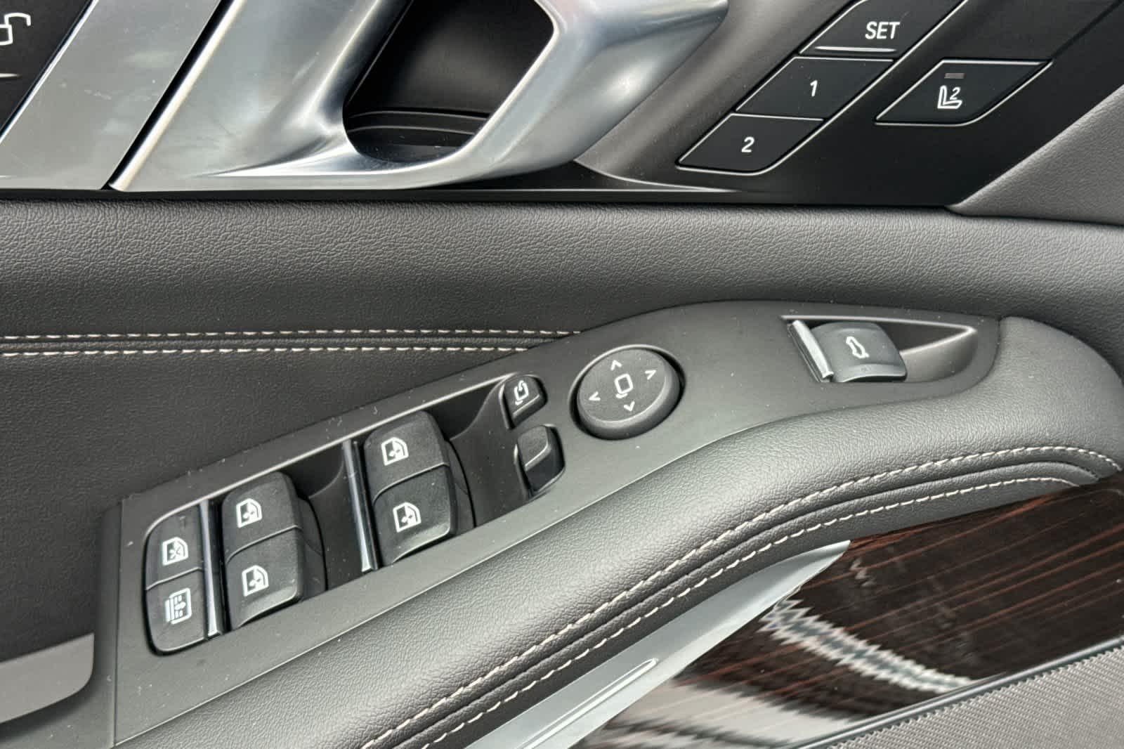 Thumbnail: 2026 BMW X7 - 14