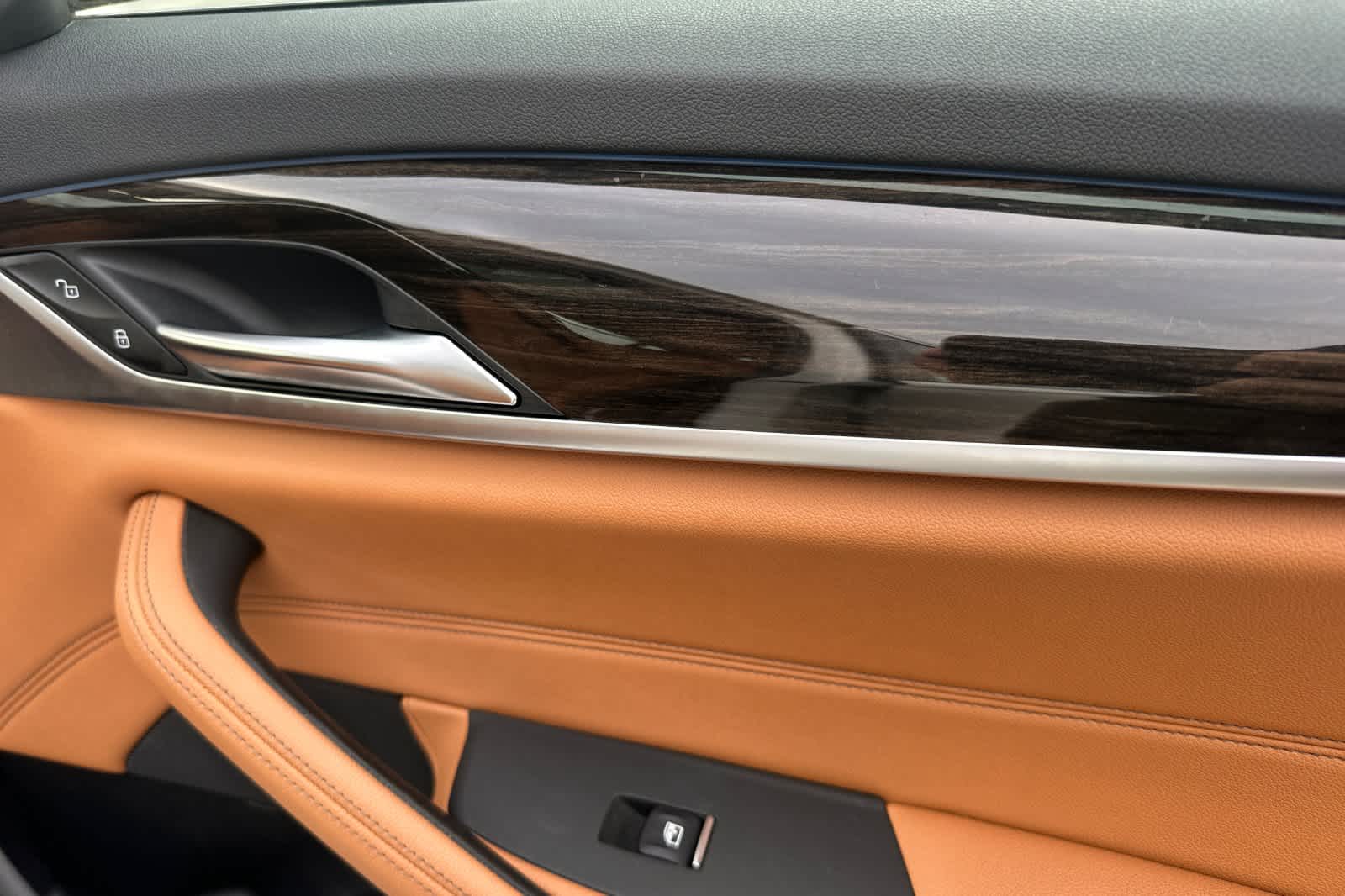 Thumbnail: 2023 BMW 5 Series - 18