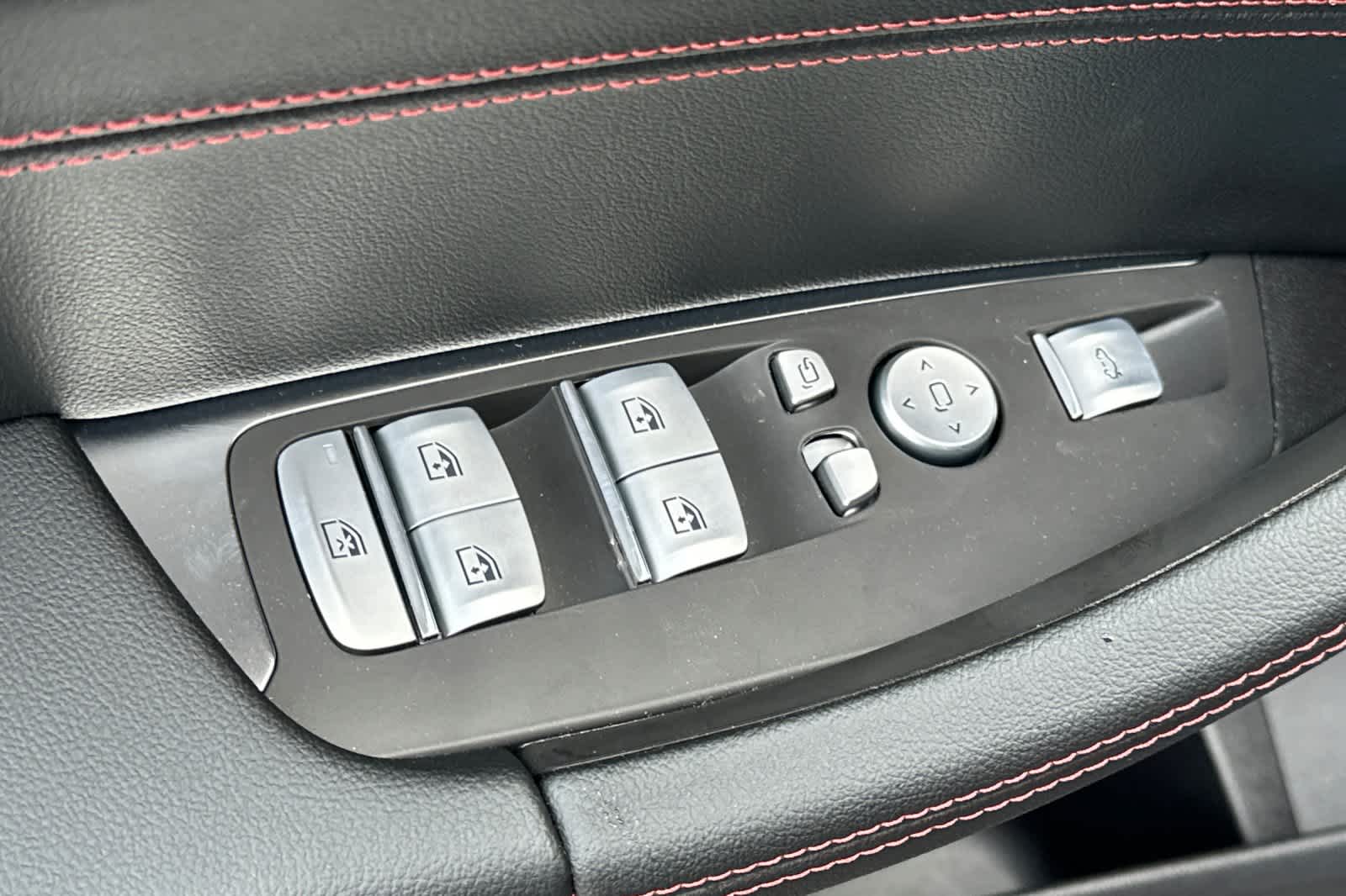 Thumbnail: 2025 BMW X4 - 14