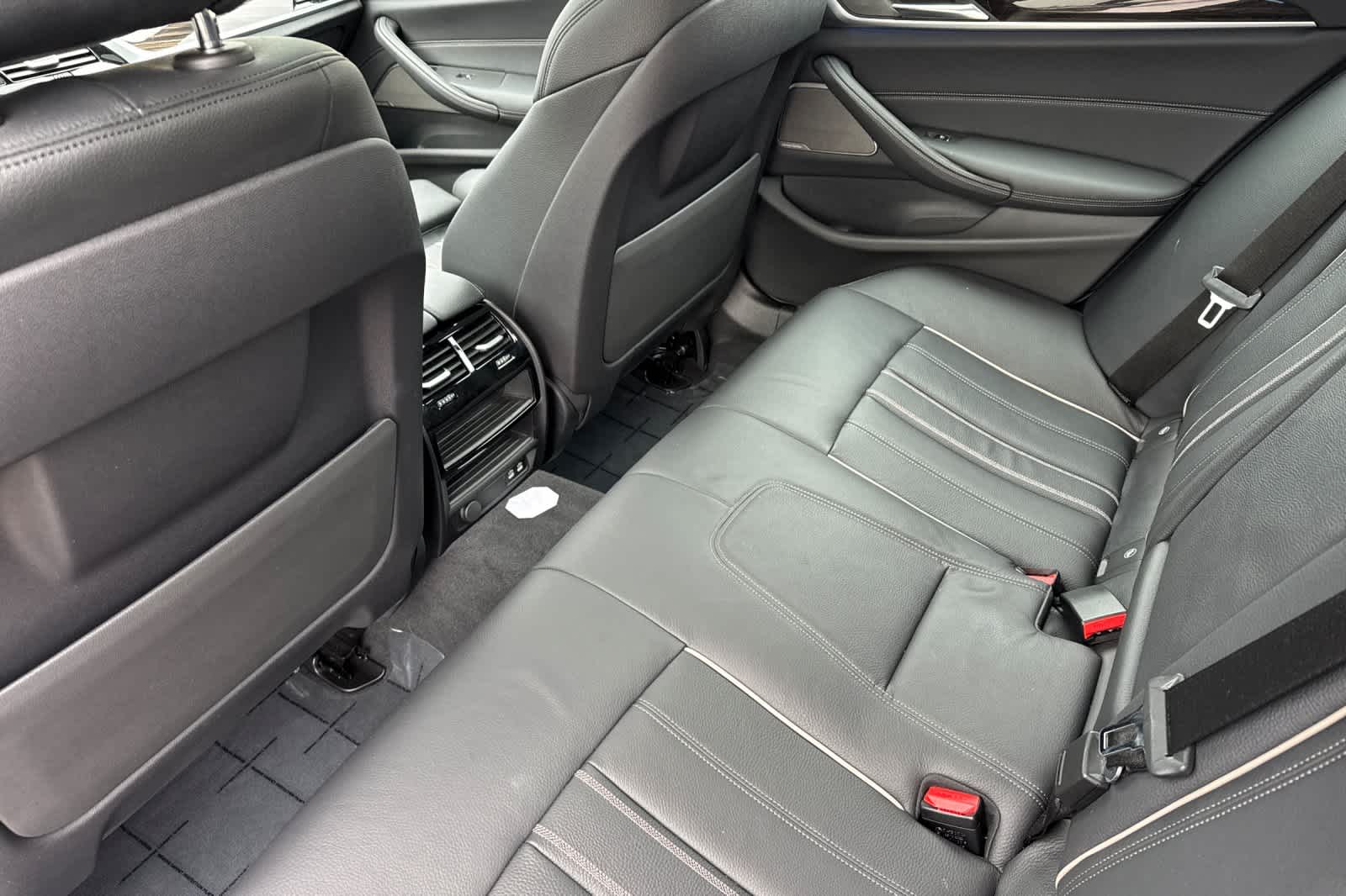 2023 Bmw 530e Sedan photo 4