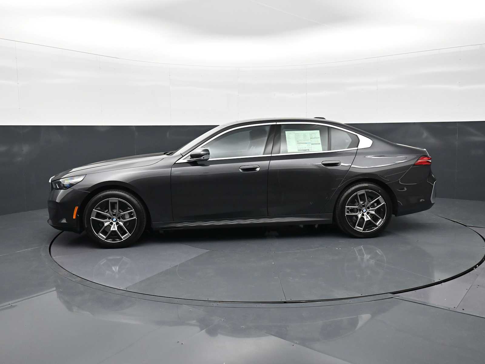 Thumbnail: 2026 BMW 5 Series - 8