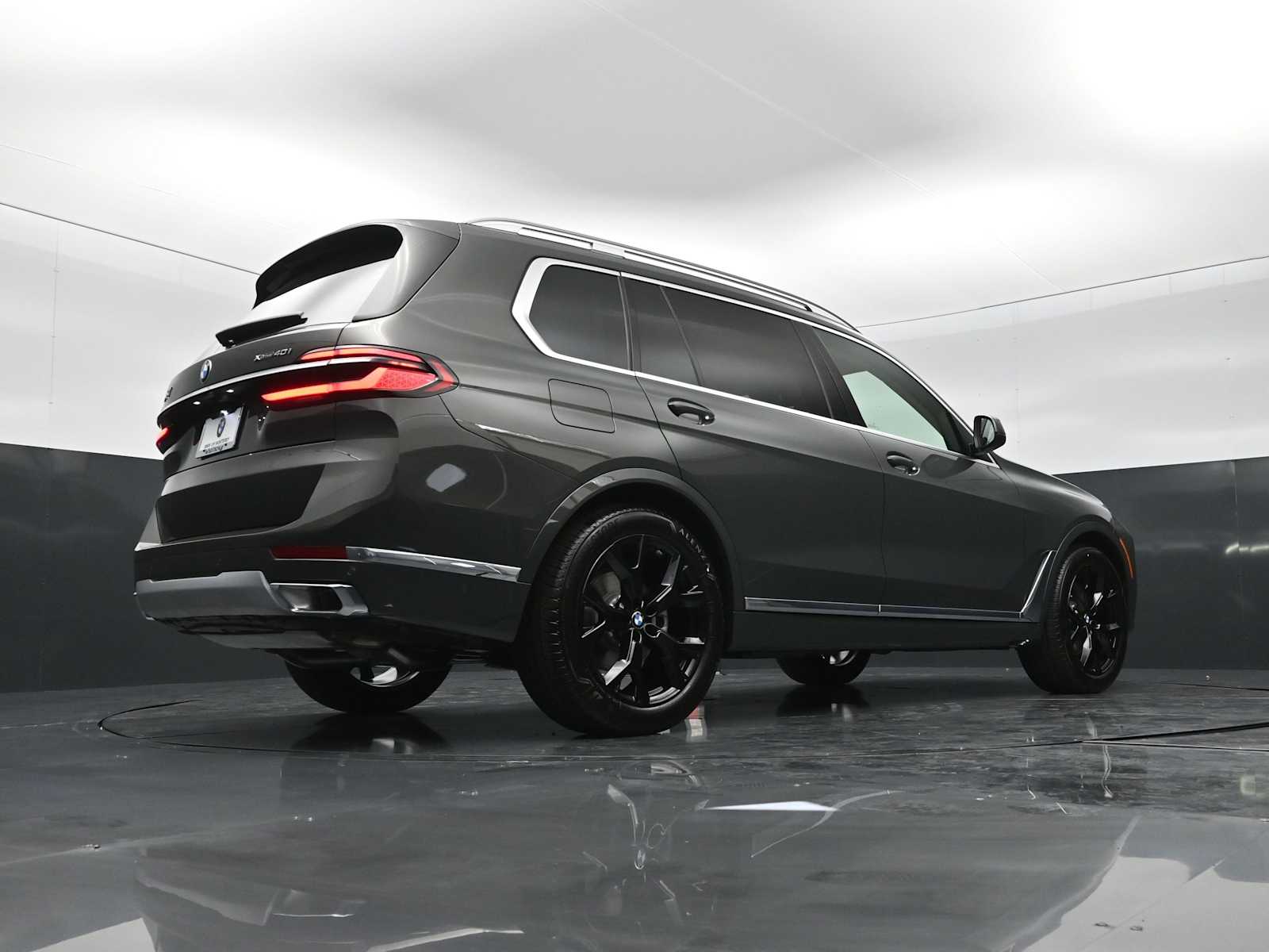 Thumbnail: 2027 BMW X7 - 30