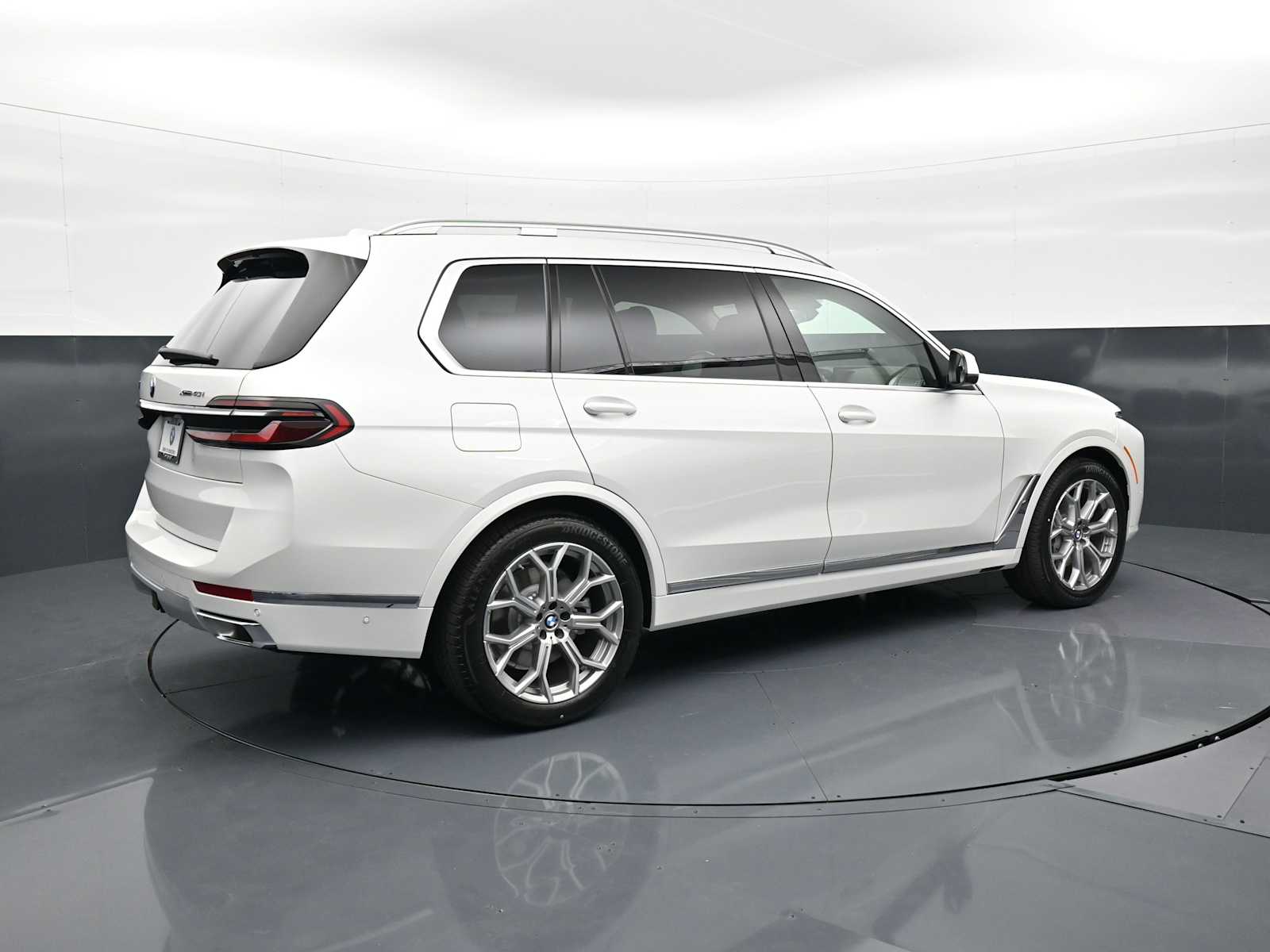 Thumbnail: 2027 BMW X7 - 5