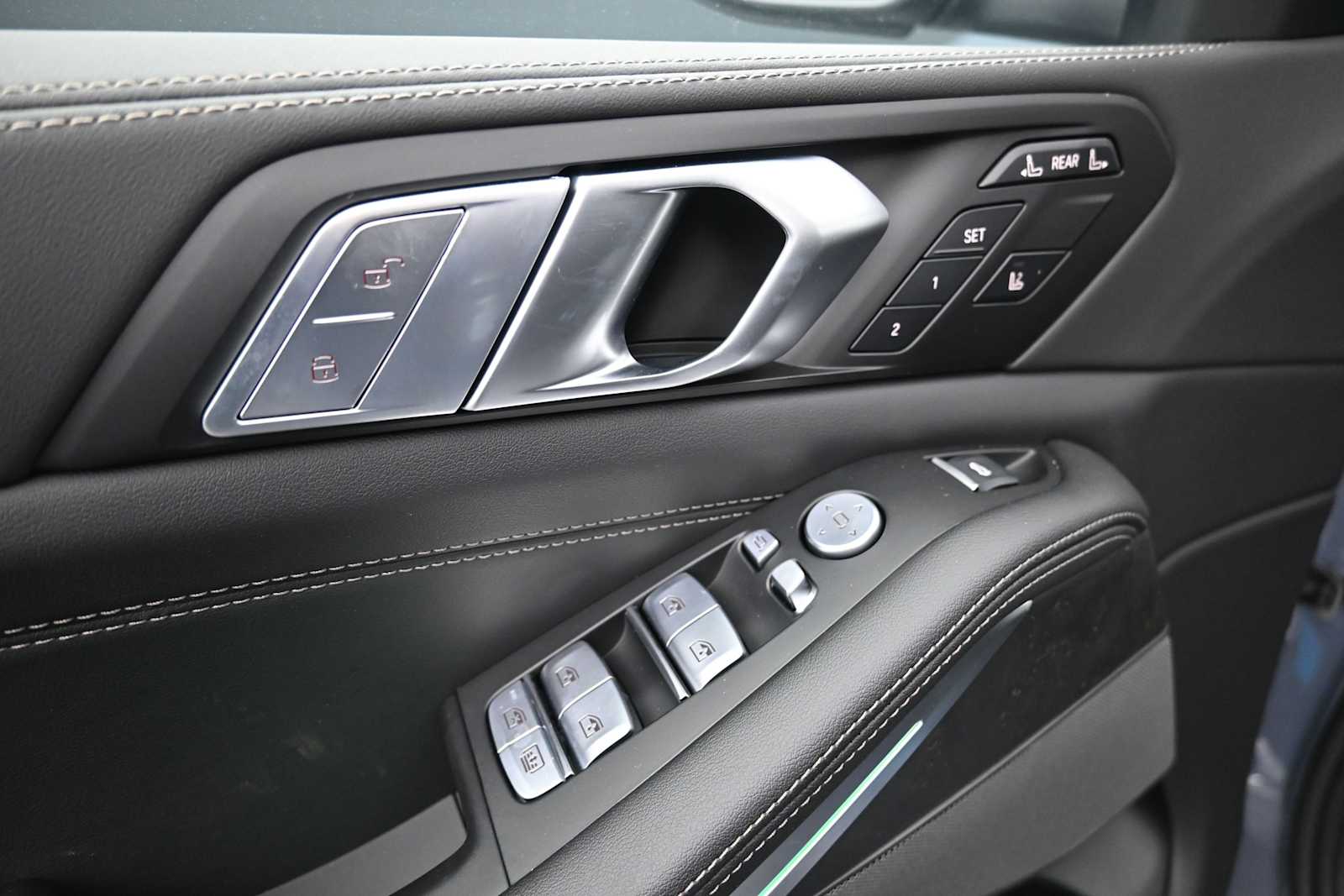 Thumbnail: 2026 BMW X7 - 9