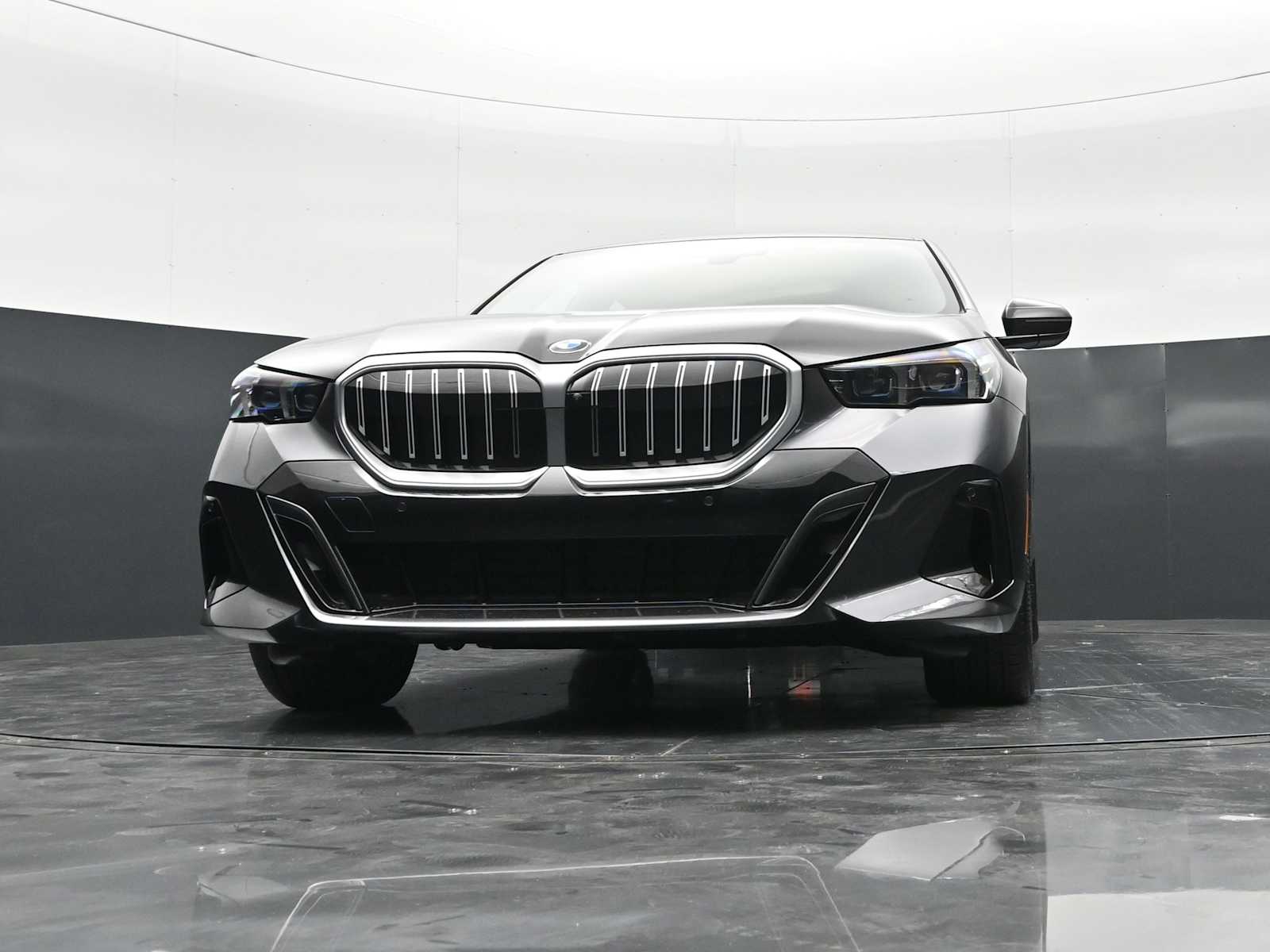 Thumbnail: 2026 BMW 5 Series - 26