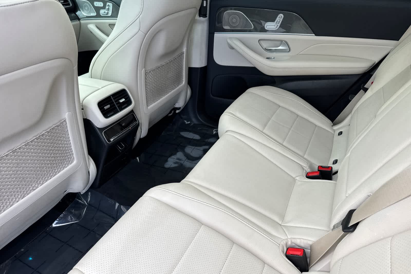 2022 Mercedes Benz GLS 450 4MATIC photo 4