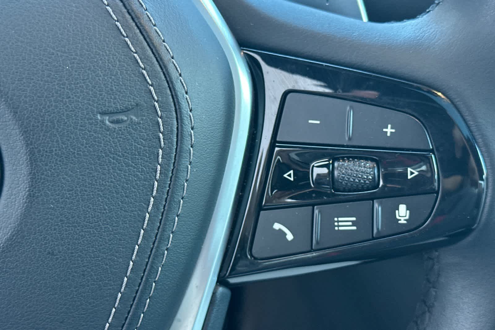 Thumbnail: 2023 BMW 5 Series - 28