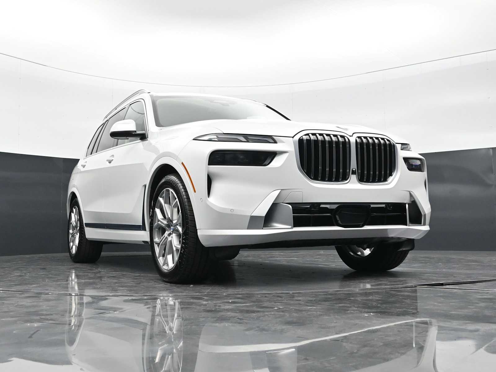 Thumbnail: 2027 BMW X7 - 27
