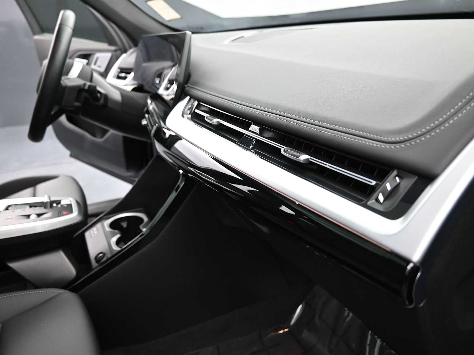 Thumbnail: 2025 BMW X1 - 13