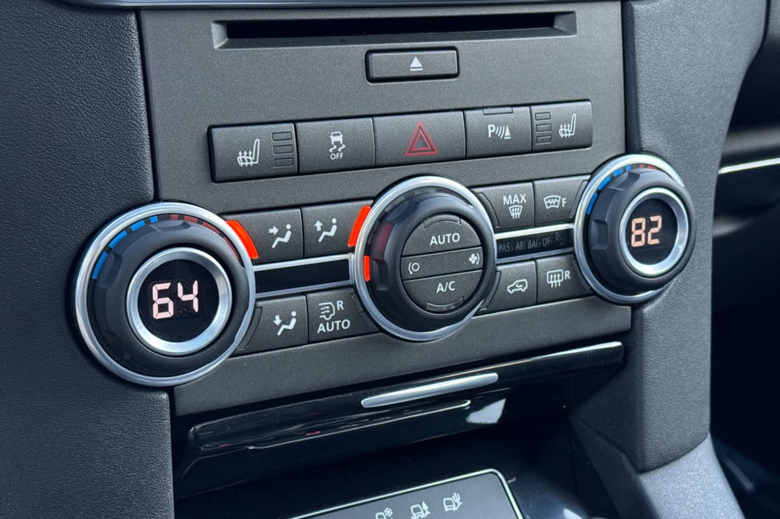 Thumbnail: 2016 Land Rover LR4 - 24