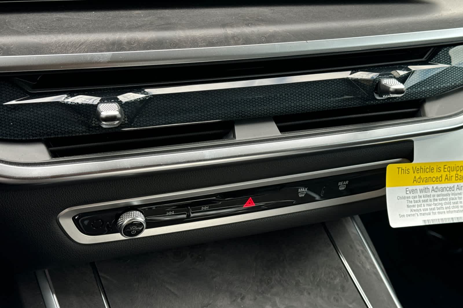 Thumbnail: 2026 BMW X7 - 21