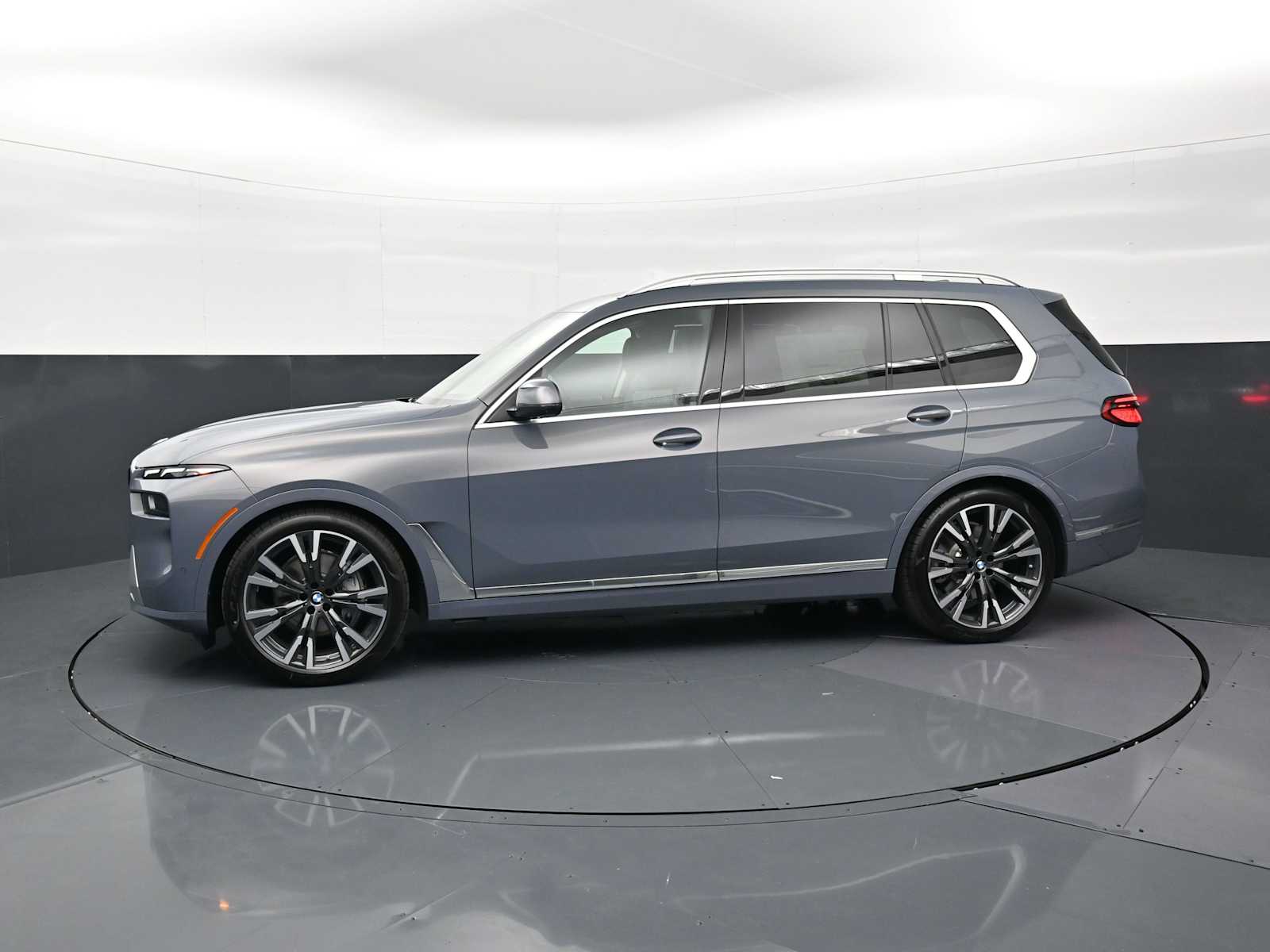 Thumbnail: 2026 BMW X7 - 8