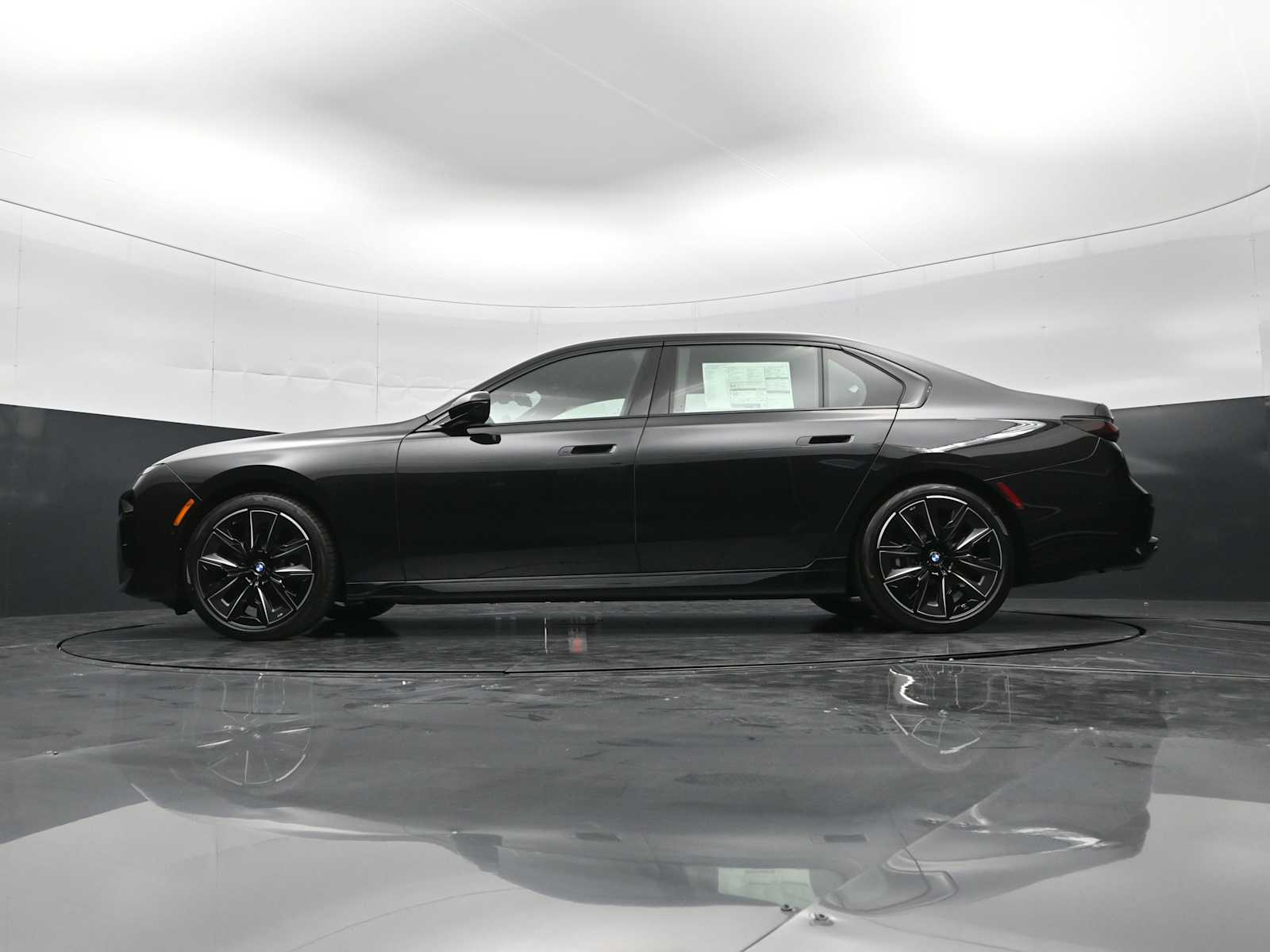 Thumbnail: 2026 BMW 7 Series - 32