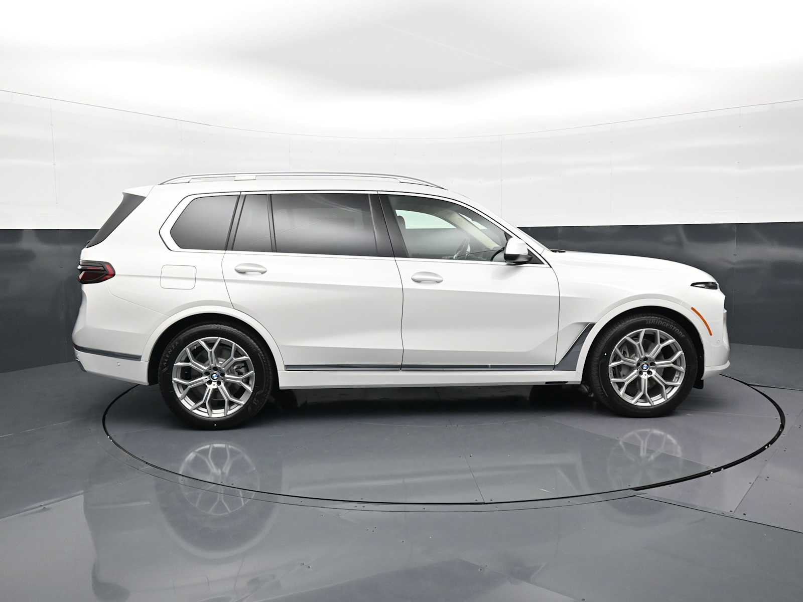 Thumbnail: 2027 BMW X7 - 4