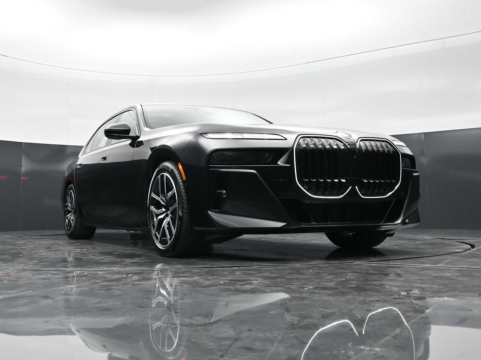 Thumbnail: 2026 BMW 7 Series - 26
