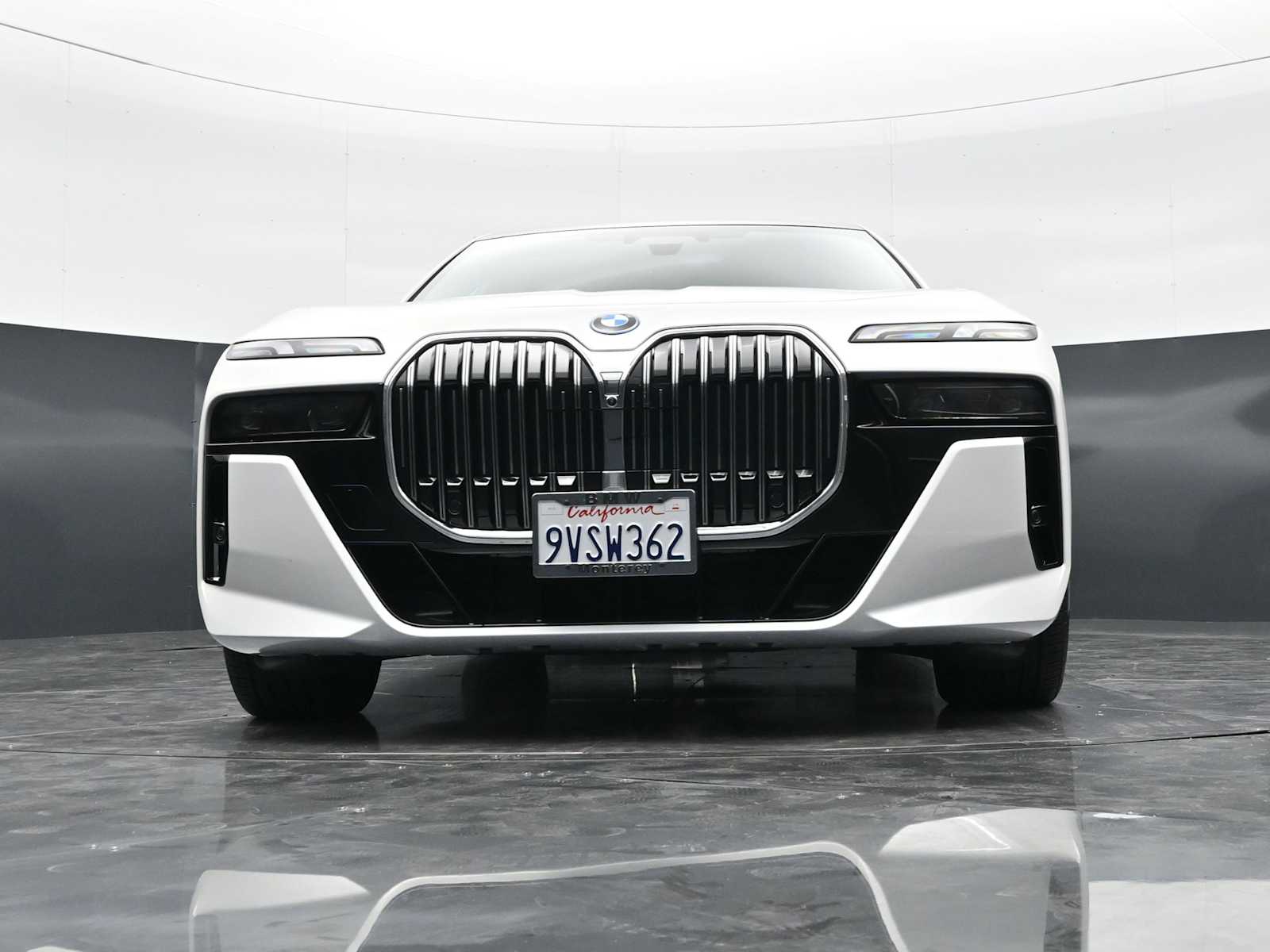 Thumbnail: 2025 BMW 7 Series - 26